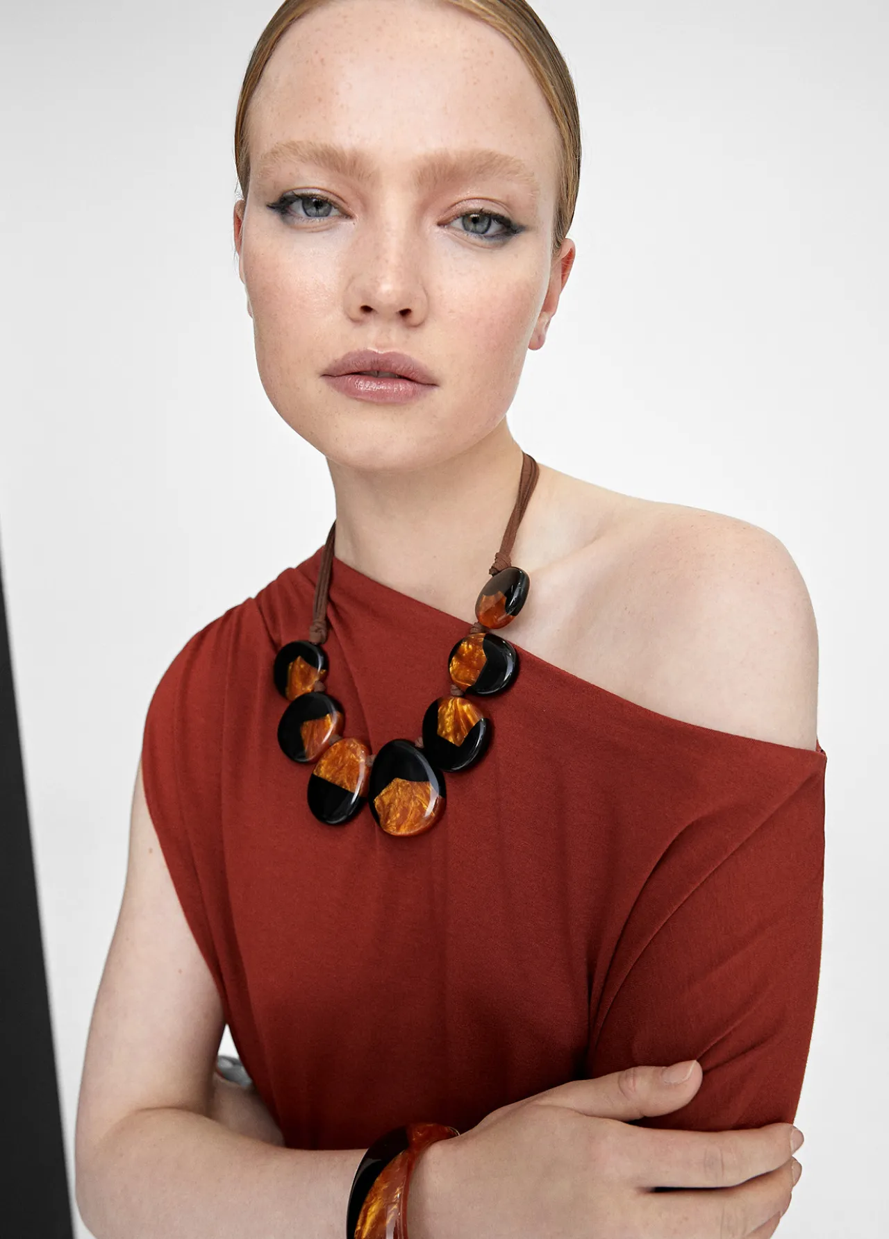 collar_piezas_etnicas_1.webp Lola Casademunt Bisuteria<Collar piezas etnicas MARRON