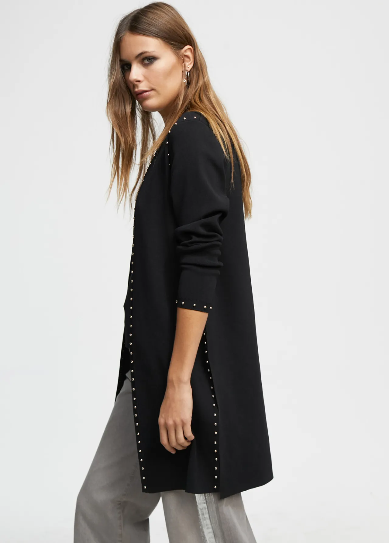 crdigan_de_punto_tachas_3.webp Lola Casademunt Punto<Cárdigan de punto tachas NEGRO
