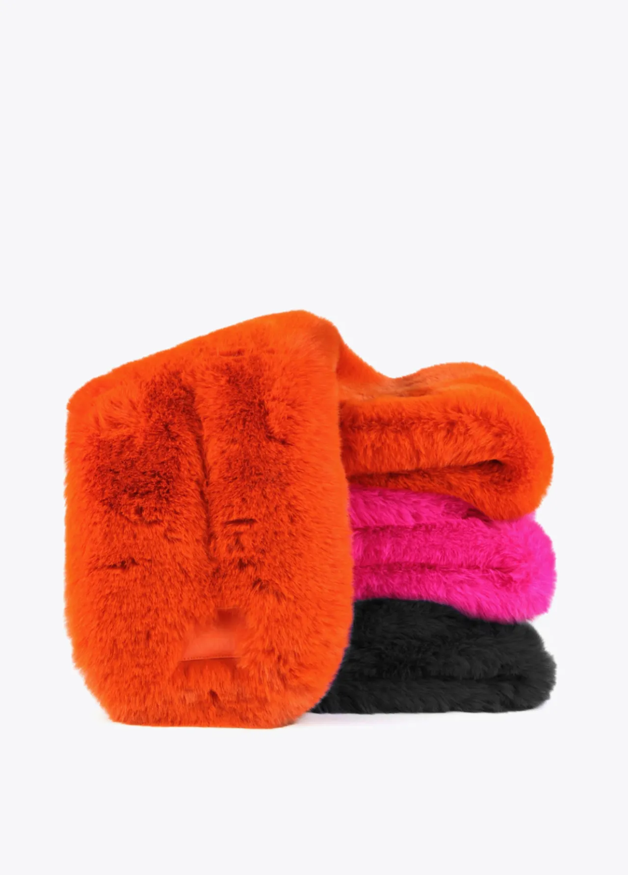 cuello_efecto_pelo_2.webp Lola Casademunt Otros Complementos | Bufandas Y Pañuelos<Cuello efecto pelo NEGRO