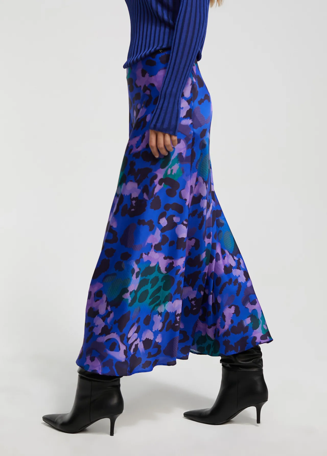 falda_animal_print_4.webp Lola Casademunt Animal Print | Vestidos Y Faldas<Falda animal print AZUL-NEGRO