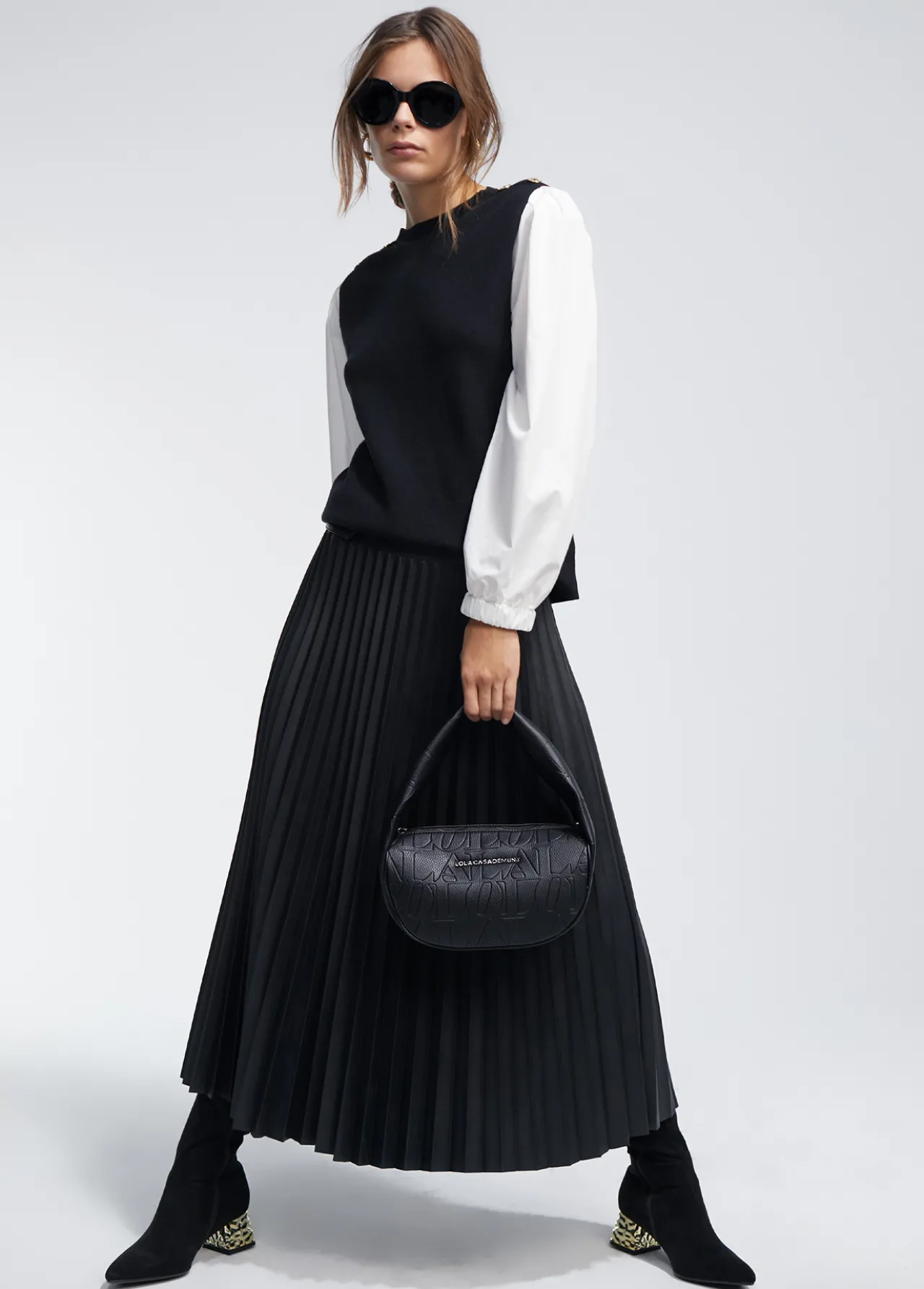 falda_efecto_piel_6.webp Lola Casademunt Vestidos Y Faldas<Falda efecto piel NEGRO