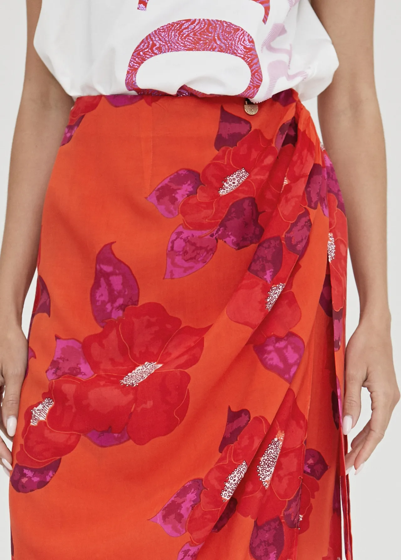 falda_estampada_tipo_pareo_1-1.webp Lola Casademunt Accesorios | Vestidos Y Faldas<Falda estampada tipo pareo NARANJA-ROSA