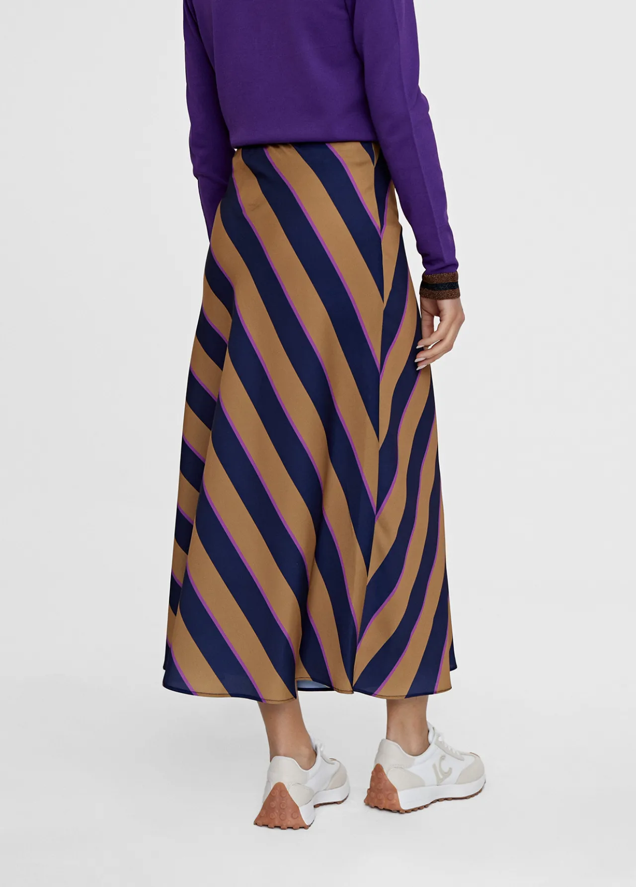falda_midi_de_rayas_1-1.webp Lola Casademunt Vestidos Y Faldas<Falda midi de rayas AZUL-MARRON