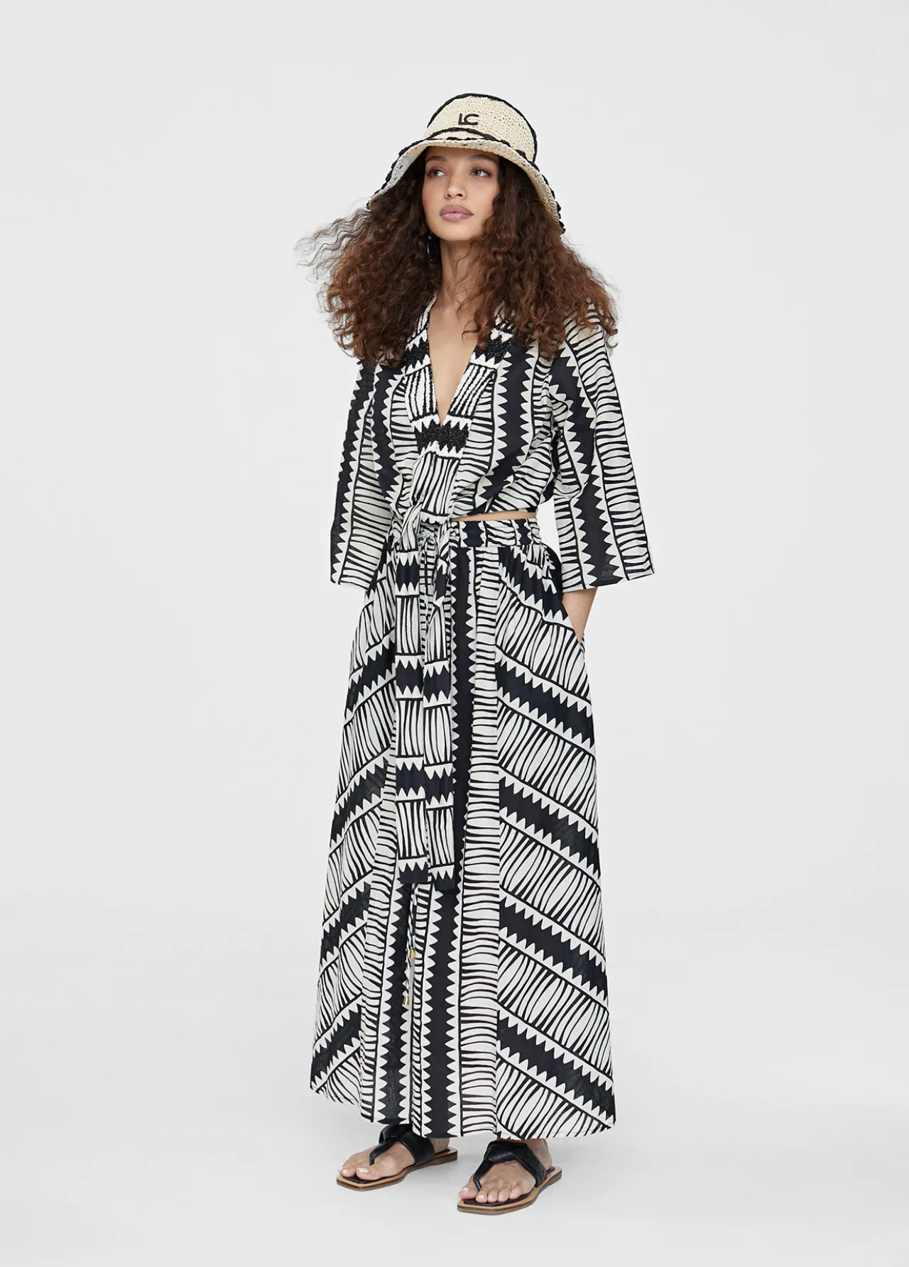 falda_midi_estampada_0.webp Lola Casademunt Vestidos Y Faldas<Falda midi estampada NEGRO-BLANCO