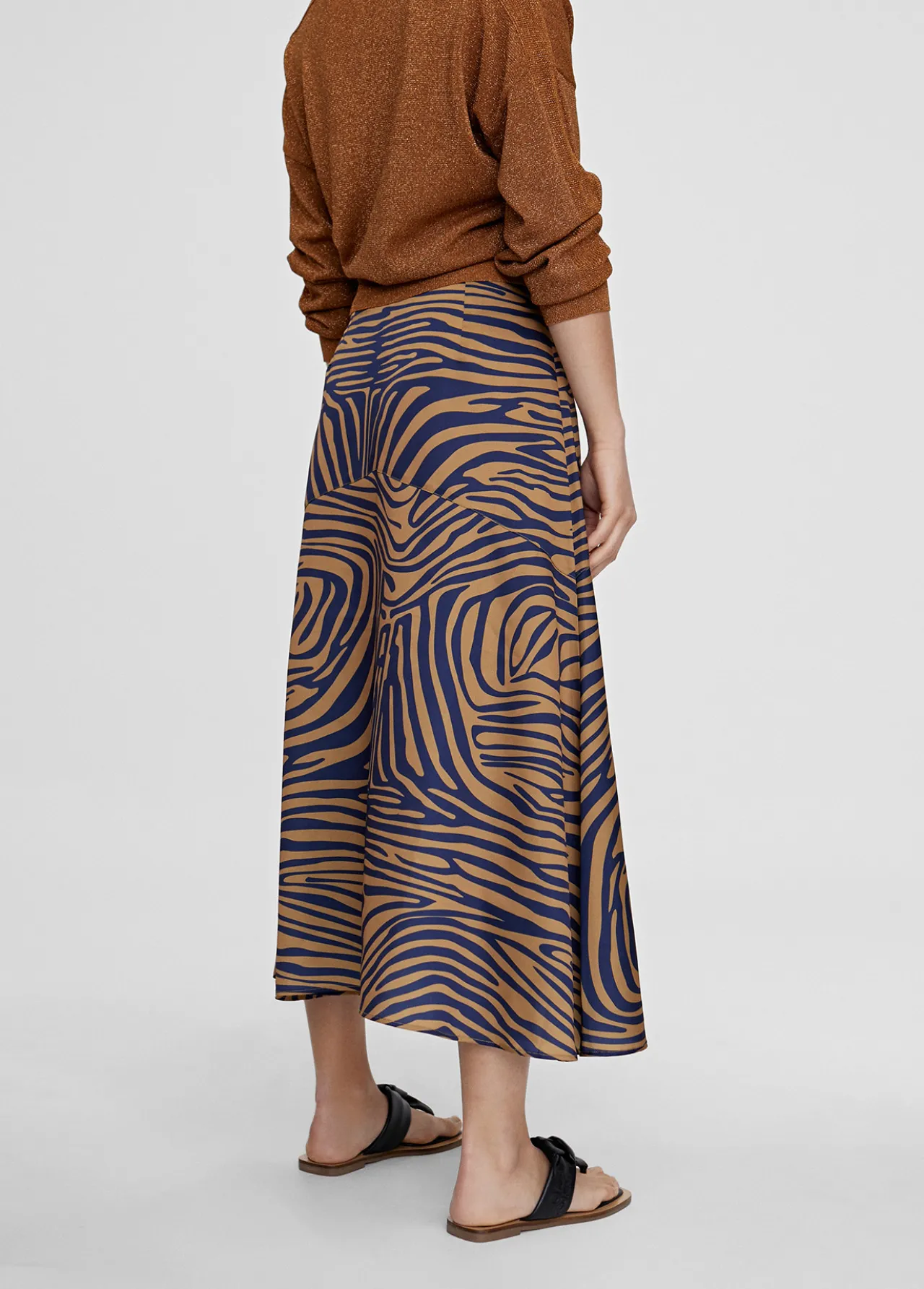 falda_midi_estampado_cebra_5.webp Lola Casademunt Vestidos Y Faldas<Falda midi estampado cebra MARRON-AZUL