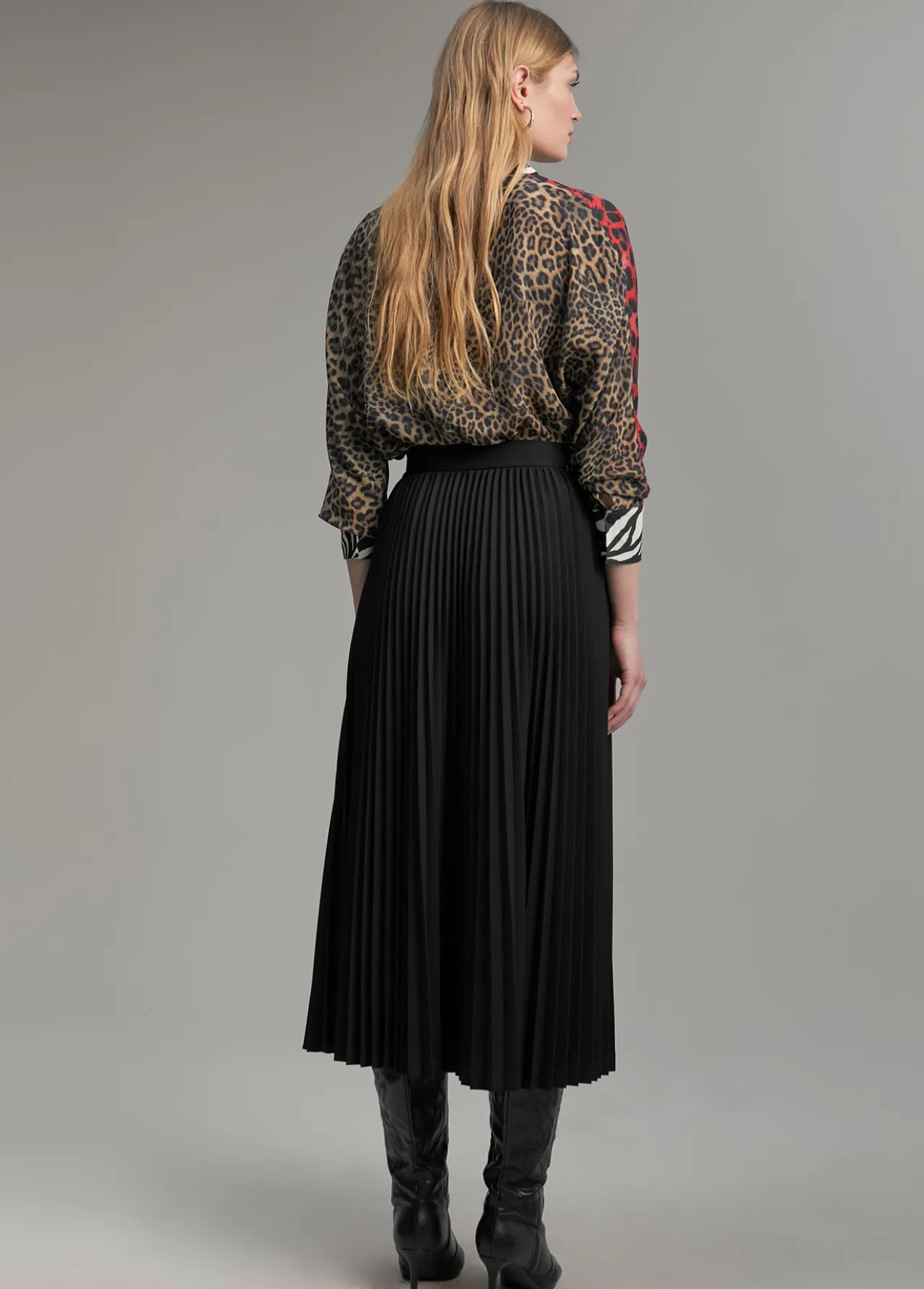 falda_midi_plisada_2.webp Lola Casademunt Vestidos Y Faldas<Falda midi plisada NEGRO