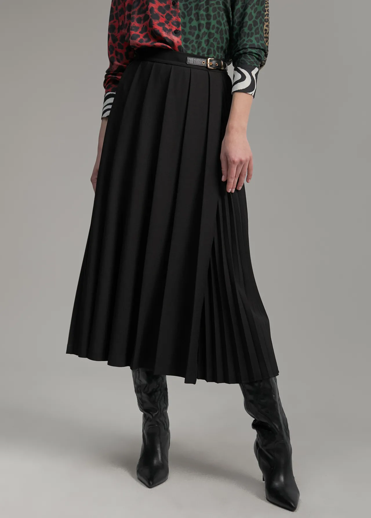 falda_midi_plisada_3.webp Lola Casademunt Vestidos Y Faldas<Falda midi plisada NEGRO