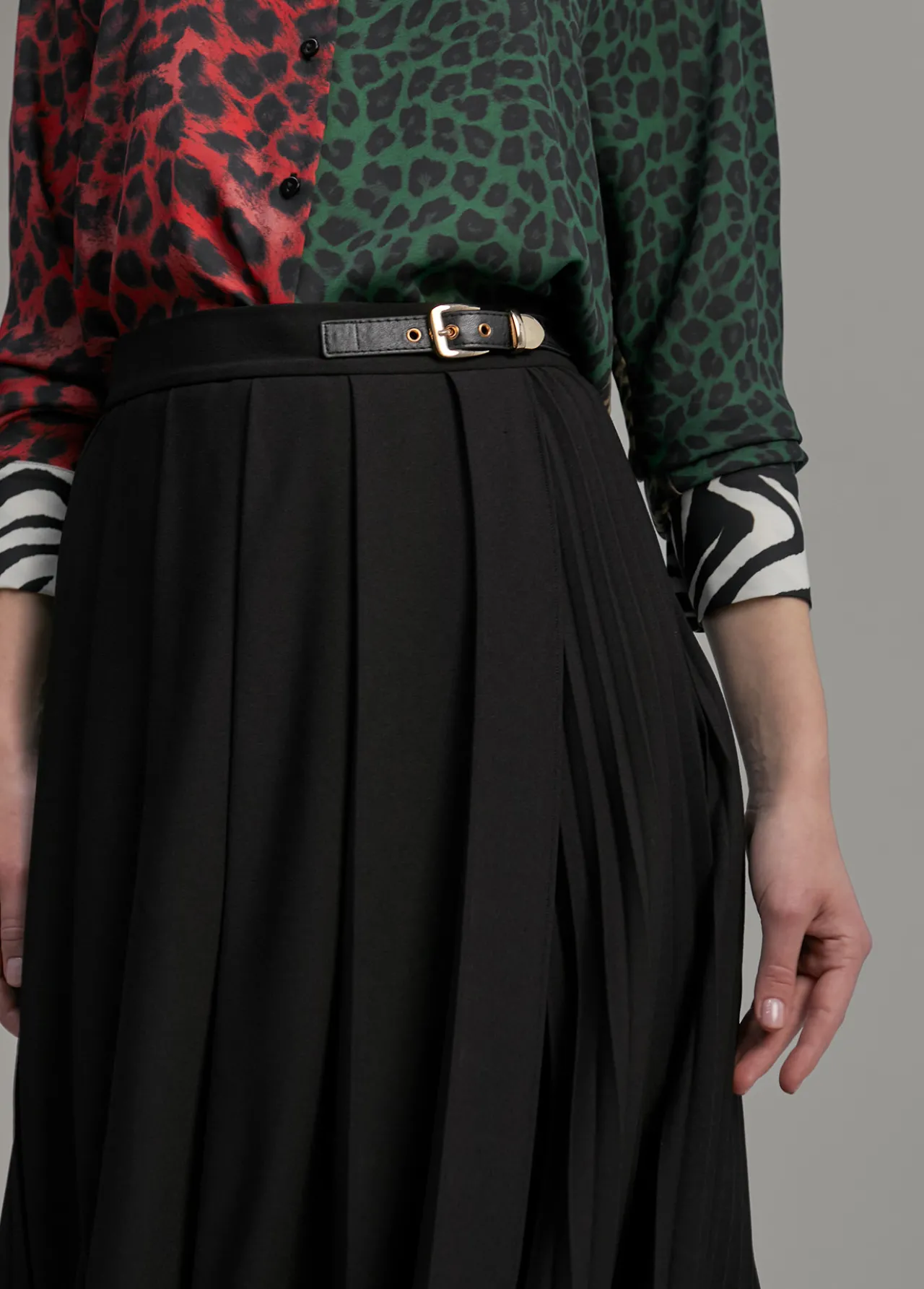 falda_midi_plisada_4.webp Lola Casademunt Vestidos Y Faldas<Falda midi plisada NEGRO