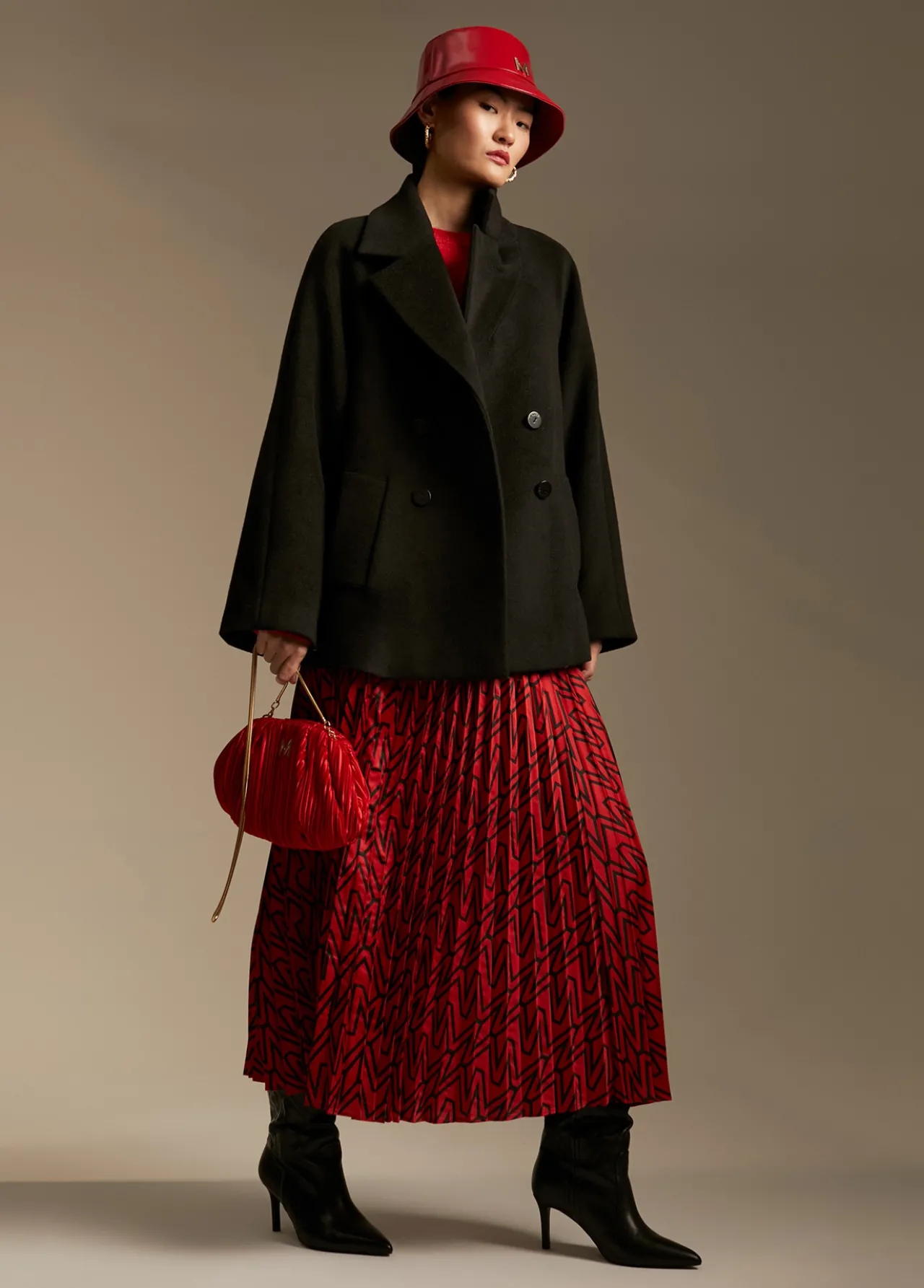 falda_plisada_monograma_1.webp Lola Casademunt Vestidos Y Faldas<Falda plisada monograma ROJO-NEGRO