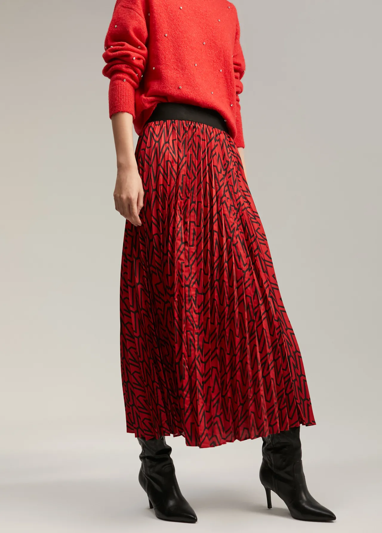 falda_plisada_monograma_2.webp Lola Casademunt Vestidos Y Faldas<Falda plisada monograma ROJO-NEGRO