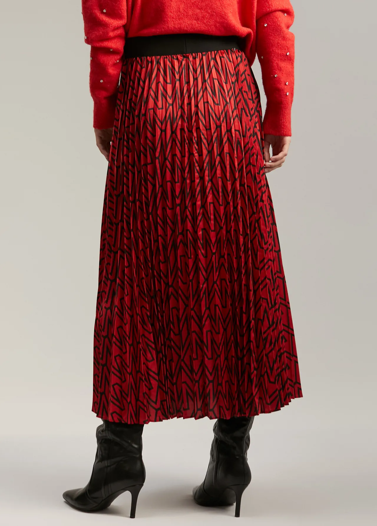 falda_plisada_monograma_4.webp Lola Casademunt Vestidos Y Faldas<Falda plisada monograma ROJO-NEGRO