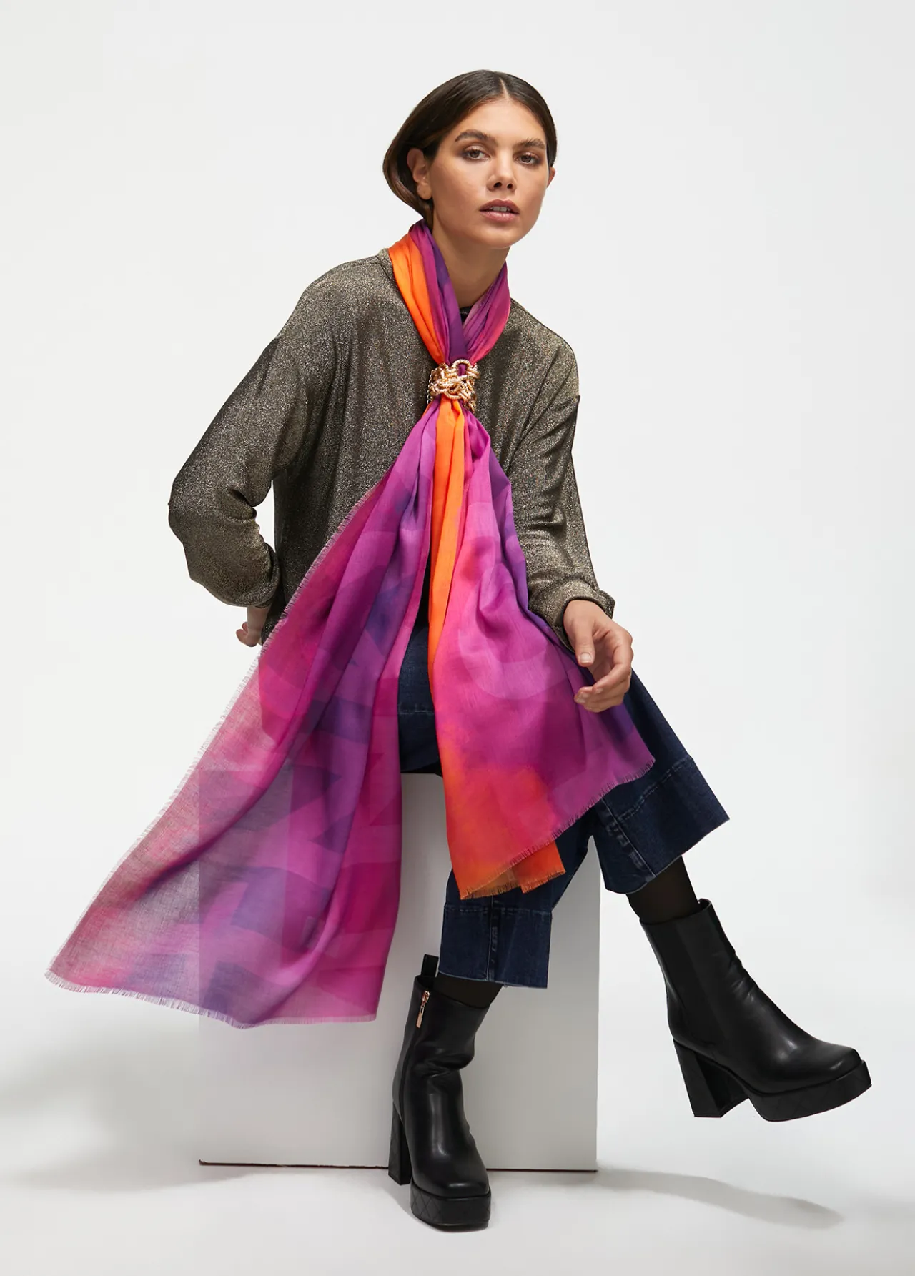 fular_fucsia_y_naranja_0.webp Lola Casademunt Bufandas Y Pañuelos<Fular fucsia y naranja ROJO-LILA