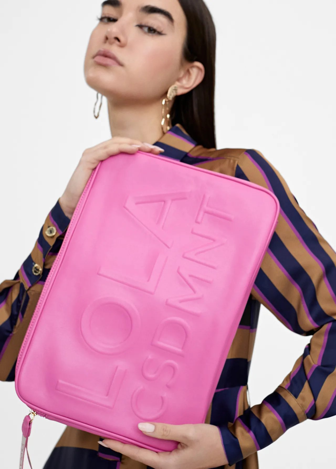 funda_ordenador_0-2.webp Lola Casademunt Accesorios | Bolsos<Funda ordenador CRUDO