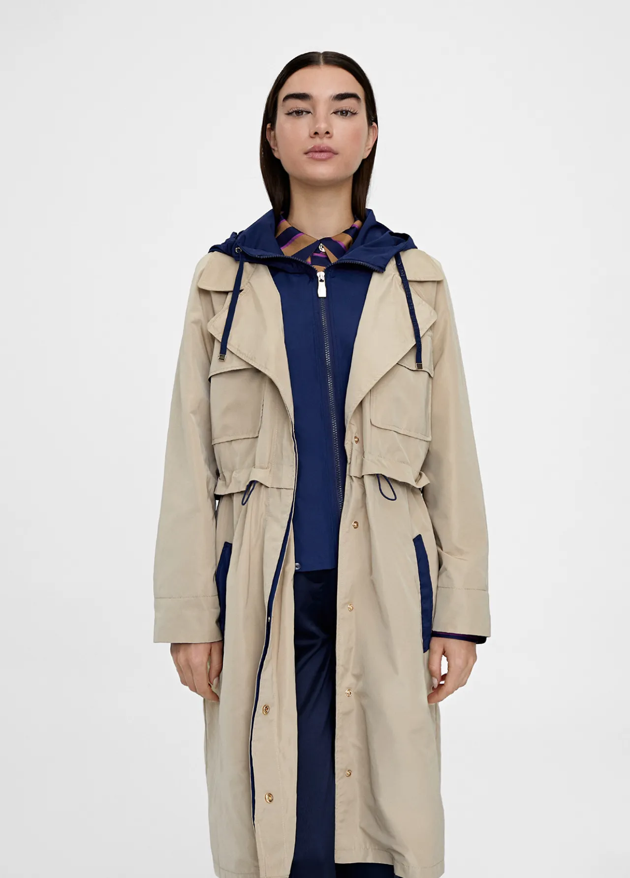 gabardina_con_capucha_0.webp Lola Casademunt Chaquetas Y Gabardinas | Abrigos Y Cazadoras<Gabardina con capucha BEIG