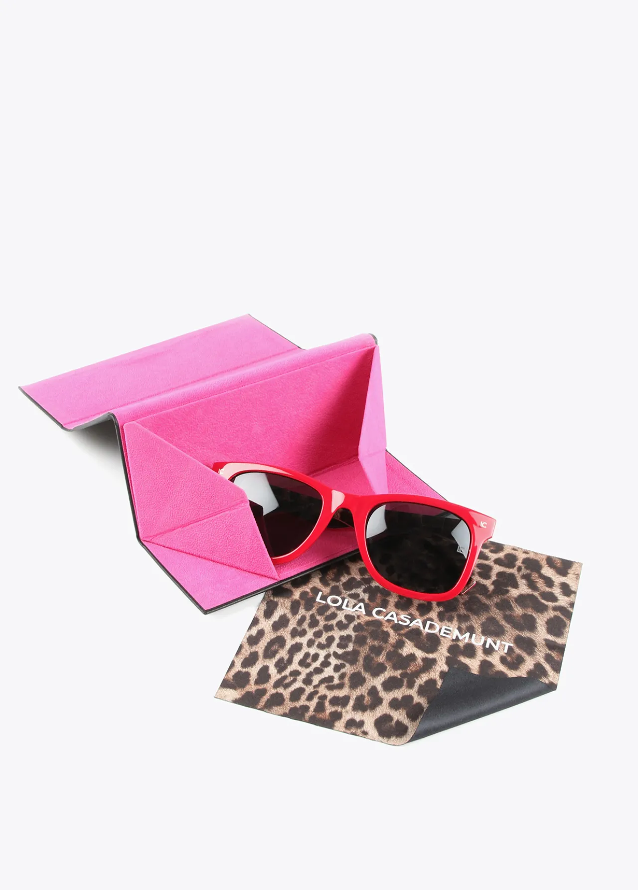 gafas_de_sol_ovaladas_0-1.webp Lola Casademunt Otros Complementos | Gafas<Gafas de sol ovaladas NEGRO