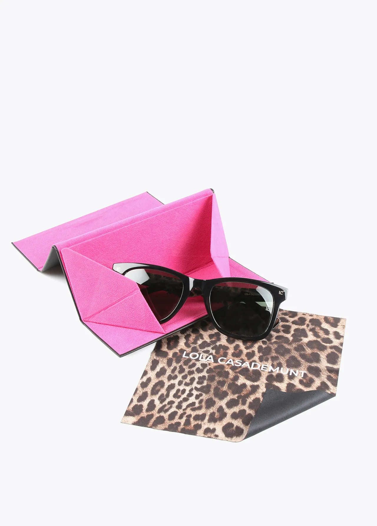 gafas_de_sol_ovaladas_0.webp Lola Casademunt Otros Complementos | Gafas<Gafas de sol ovaladas NEGRO