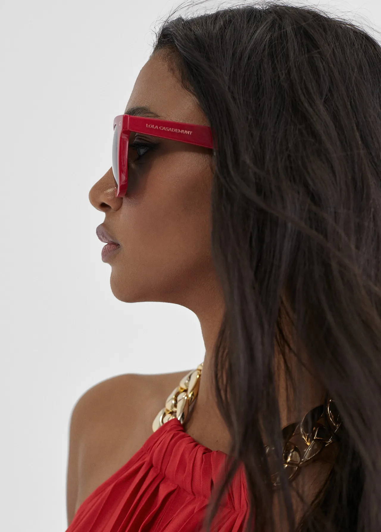 gafas_de_sol_ovaladas_9.webp Lola Casademunt Otros Complementos | Gafas<Gafas de sol ovaladas NEGRO