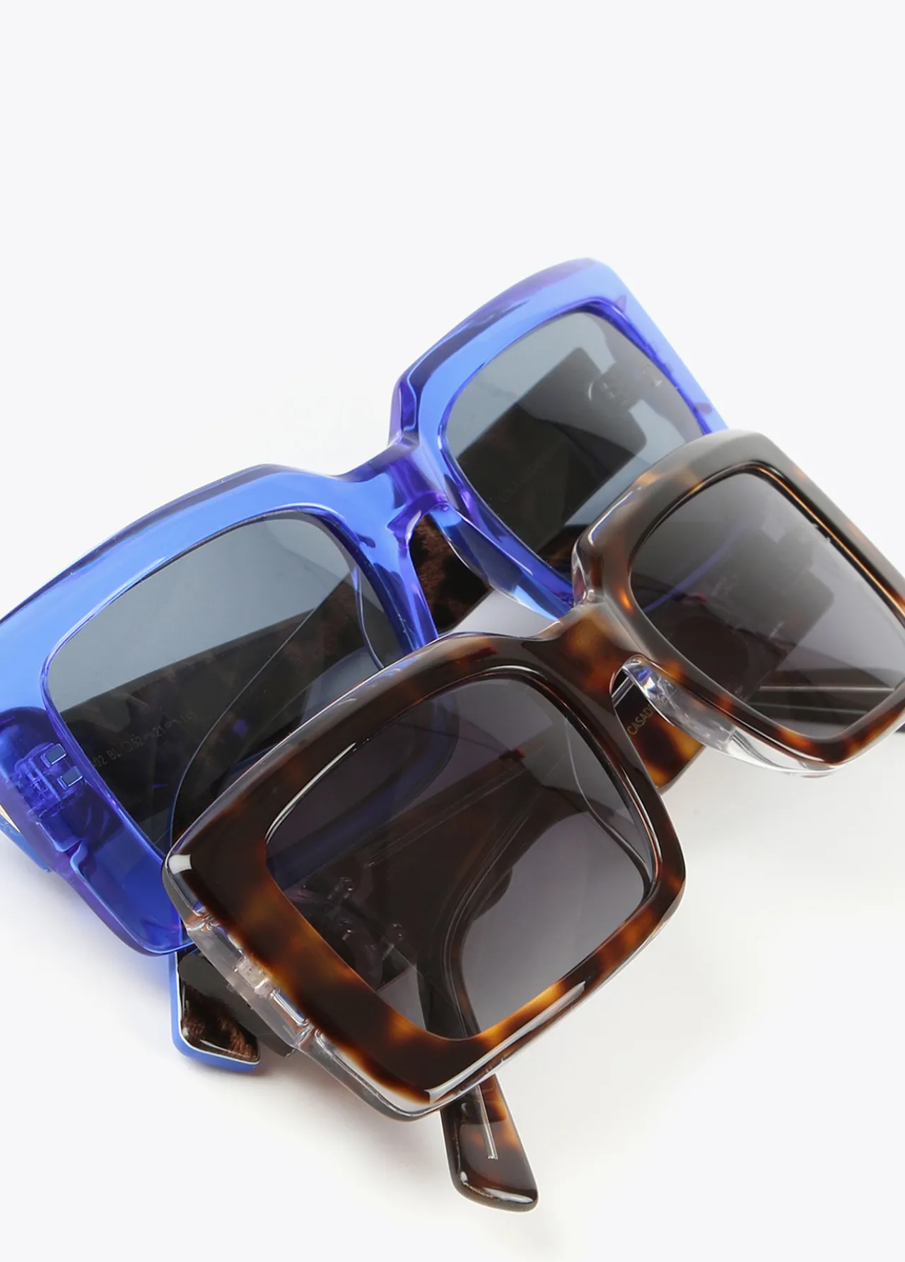 gafas_de_sol_rectangulares_0-1.webp Lola Casademunt Otros Complementos | Gafas<Gafas de sol rectangulares AZULELECTRICO