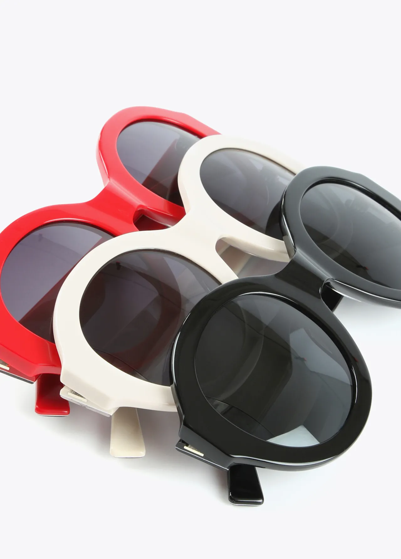 gafas_de_sol_redondas_8.webp Lola Casademunt Otros Complementos | Gafas<Gafas de sol redondas NEGRO