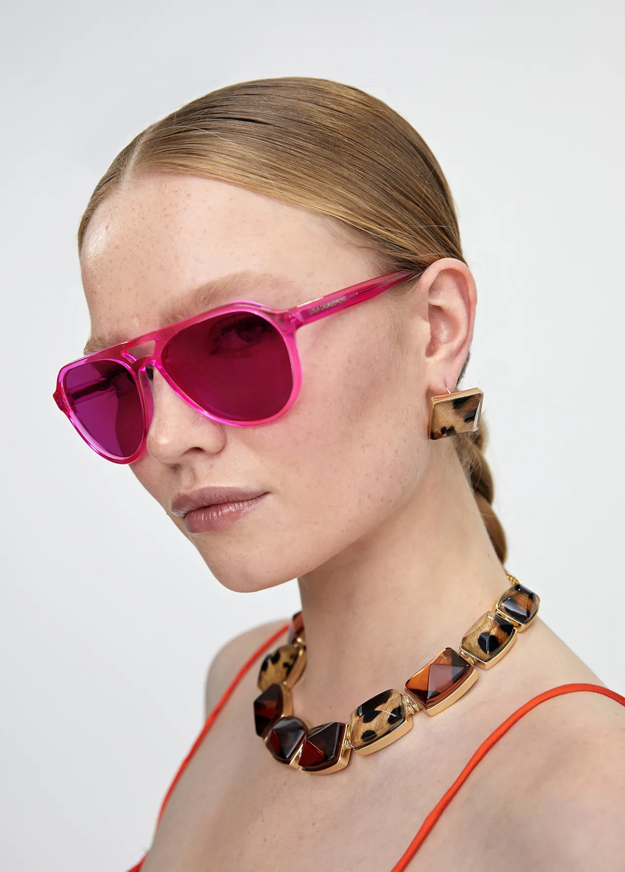 gafas_de_sol_tipo_aviador_1.webp Lola Casademunt Otros Complementos | Gafas<Gafas de sol tipo aviador NEGRO