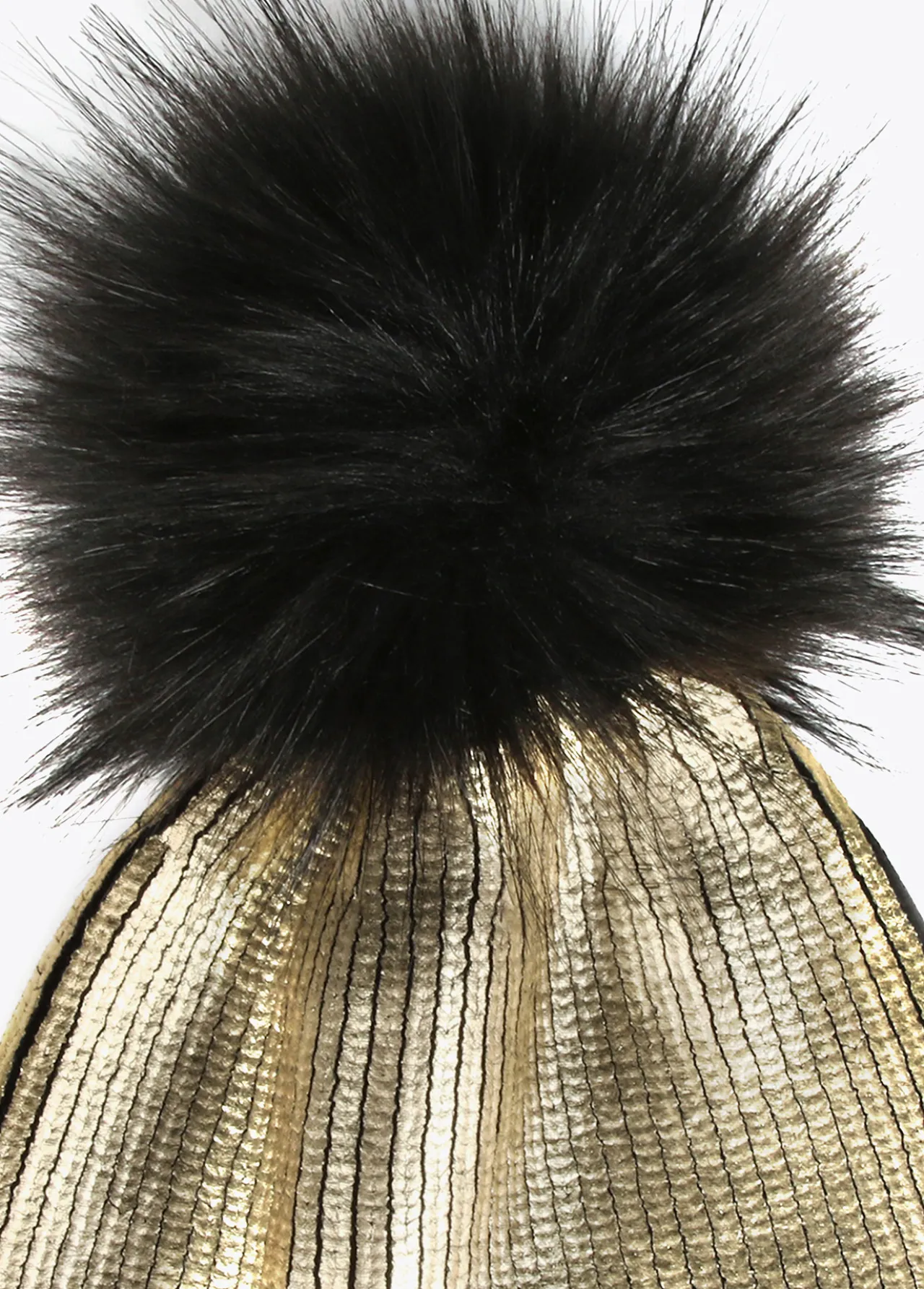 gorro_dorado_2.webp Lola Casademunt Gorros Sombreros Y Guantes<Gorro DORADO