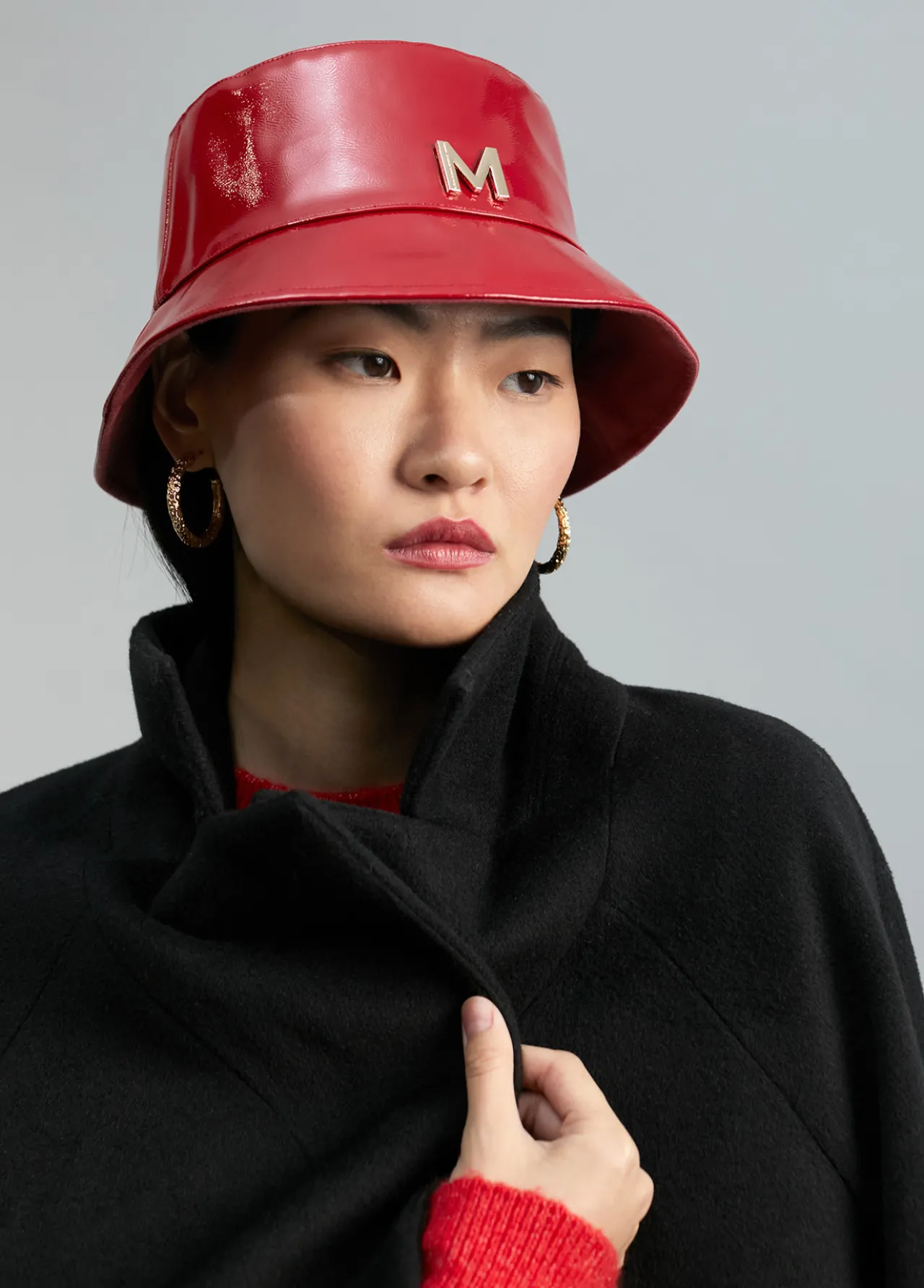 gorro_tipo_bucket_6.webp Lola Casademunt Gorros Sombreros Y Guantes<Gorro tipo bucket ROJO
