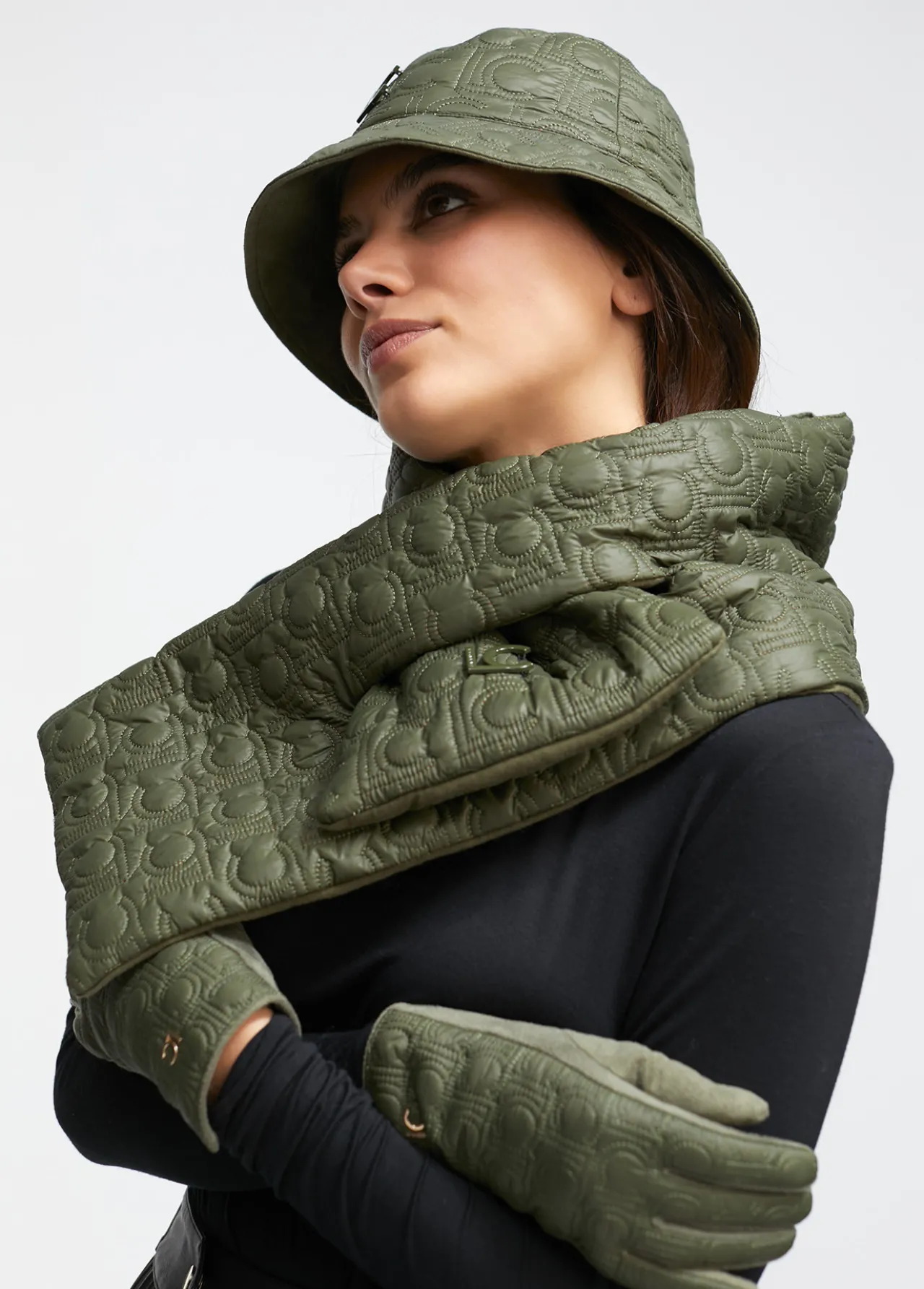 Lola Casademunt Gorros Sombreros Y Guantes<Gorro tipo bucket acolchado NEGRO