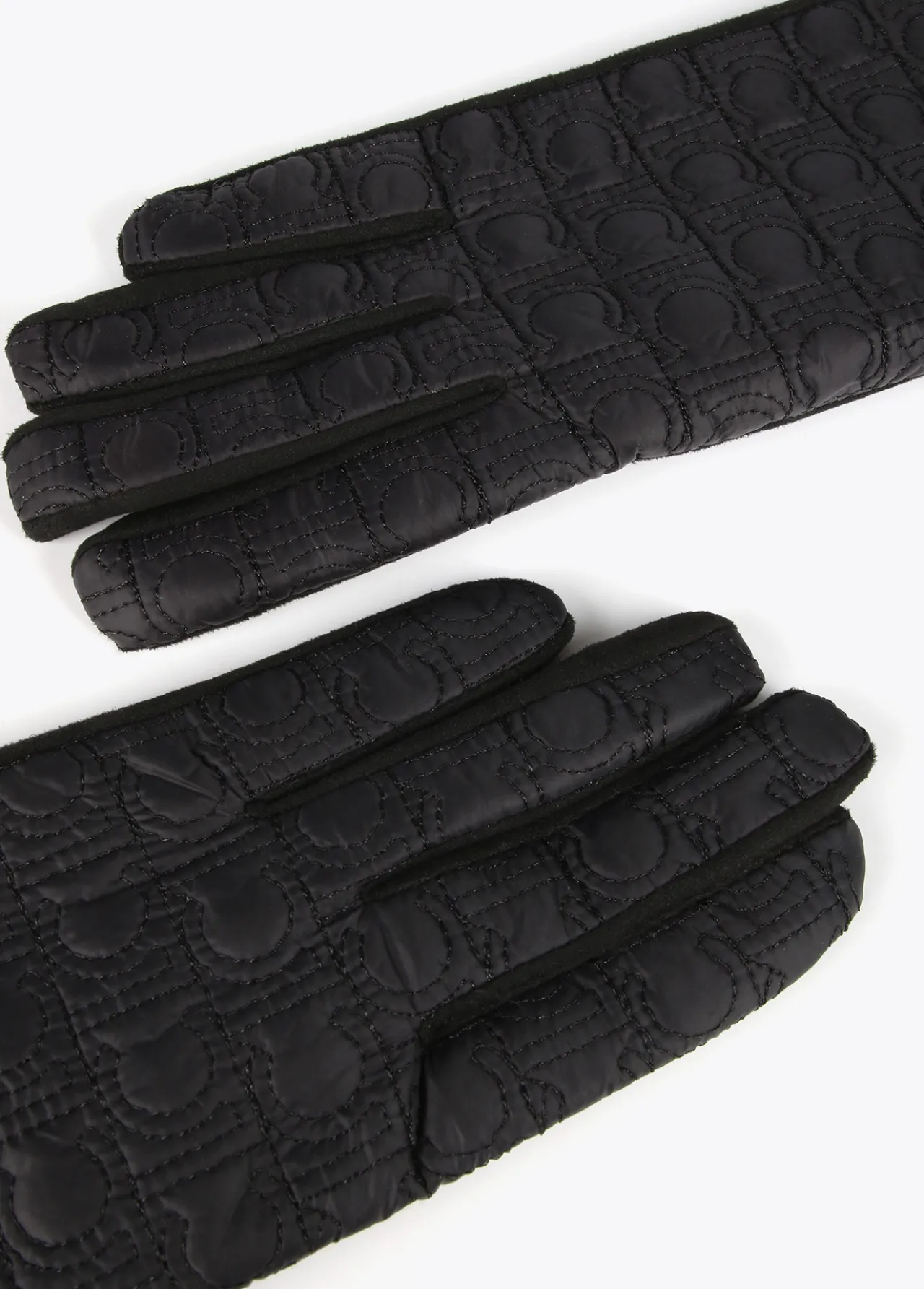 guantes_acolchados_3-3.webp Lola Casademunt Gorros Sombreros Y Guantes<Guantes acolchados NEGRO