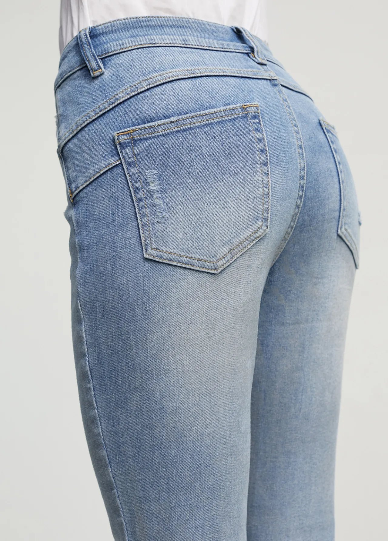 jeans_efecto_tornasolado_2.webp Lola Casademunt Pantalones<Jeans efecto tornasolado TEJANOBLEACH