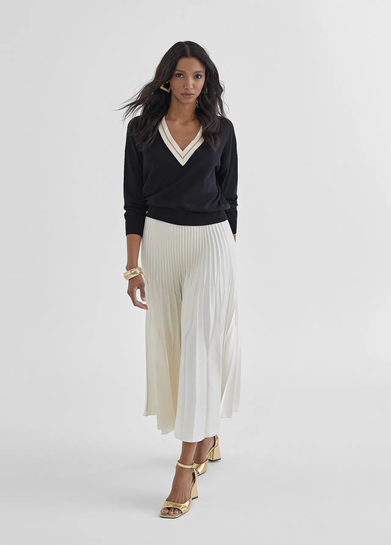 jersey_cuello_pico_1.webp Lola Casademunt Punto<Jersey cuello pico NEGRO-CRUDO