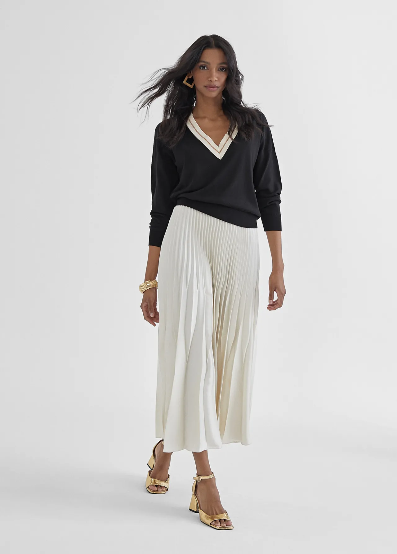 jersey_cuello_pico_4.webp Lola Casademunt Punto<Jersey cuello pico NEGRO-CRUDO