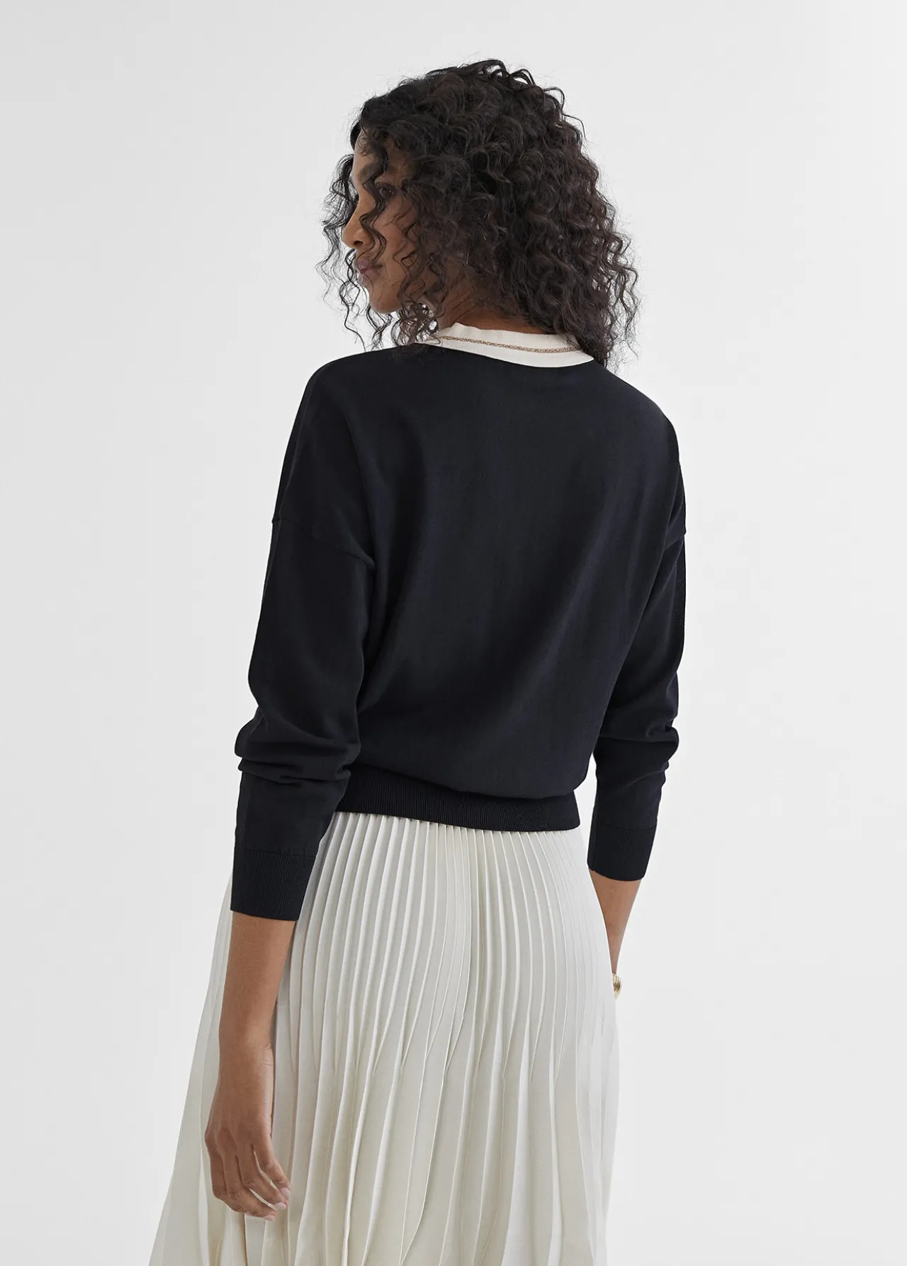 jersey_cuello_pico_5.webp Lola Casademunt Punto<Jersey cuello pico NEGRO-CRUDO