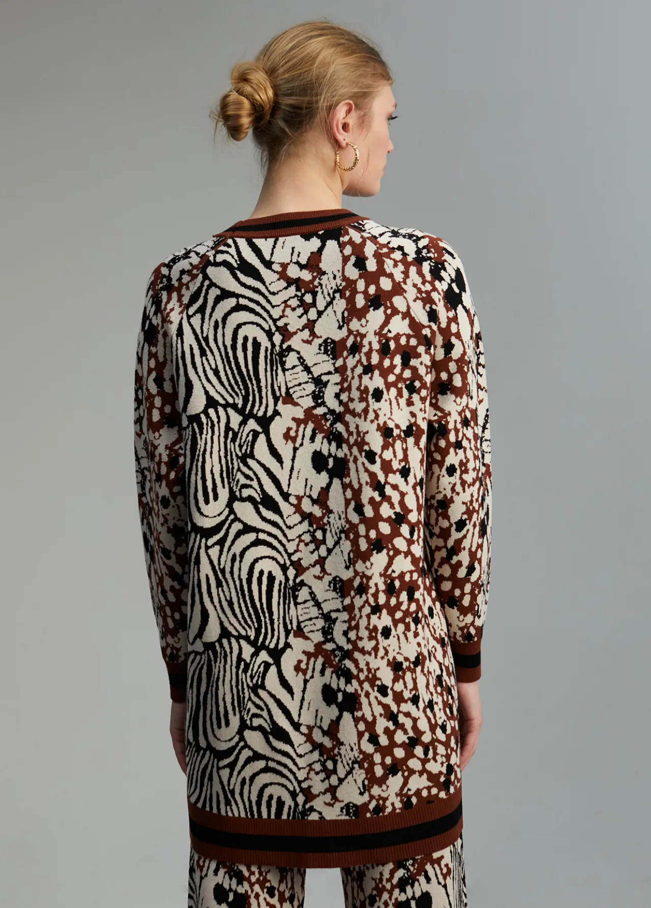 jersey_punto_estampado_3.webp Lola Casademunt Animal Print | Punto<Jersey punto estampado MARRON-NEGRO