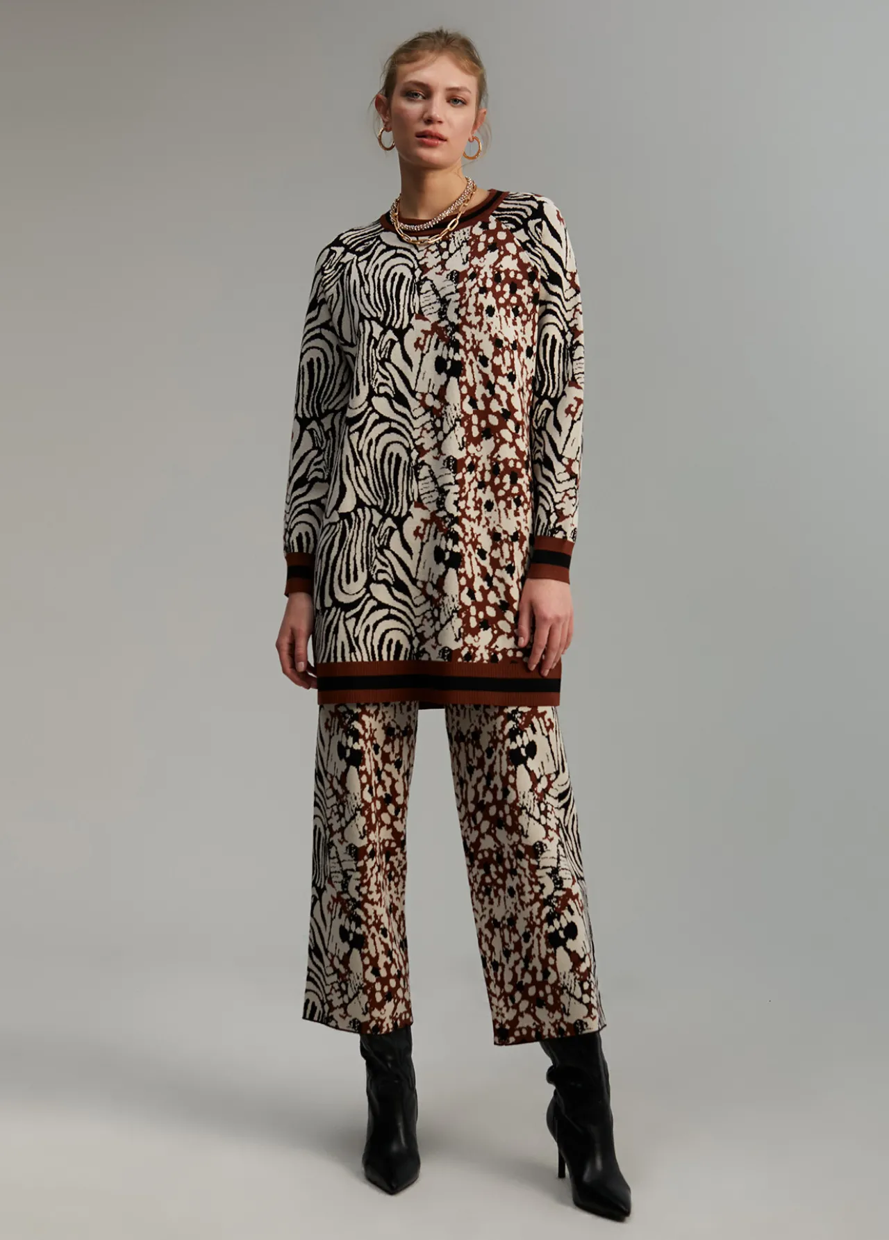 jersey_punto_estampado_4.webp Lola Casademunt Animal Print | Punto<Jersey punto estampado MARRON-NEGRO