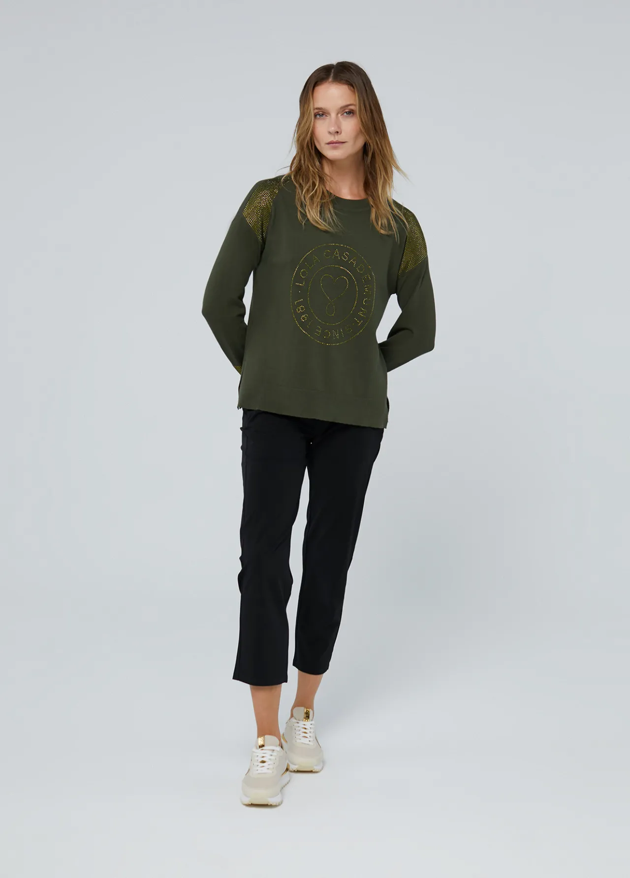 jersey_punto_logo_strass_3.webp Lola Casademunt Punto | Sudaderas<Jersey punto logo strass KAKI