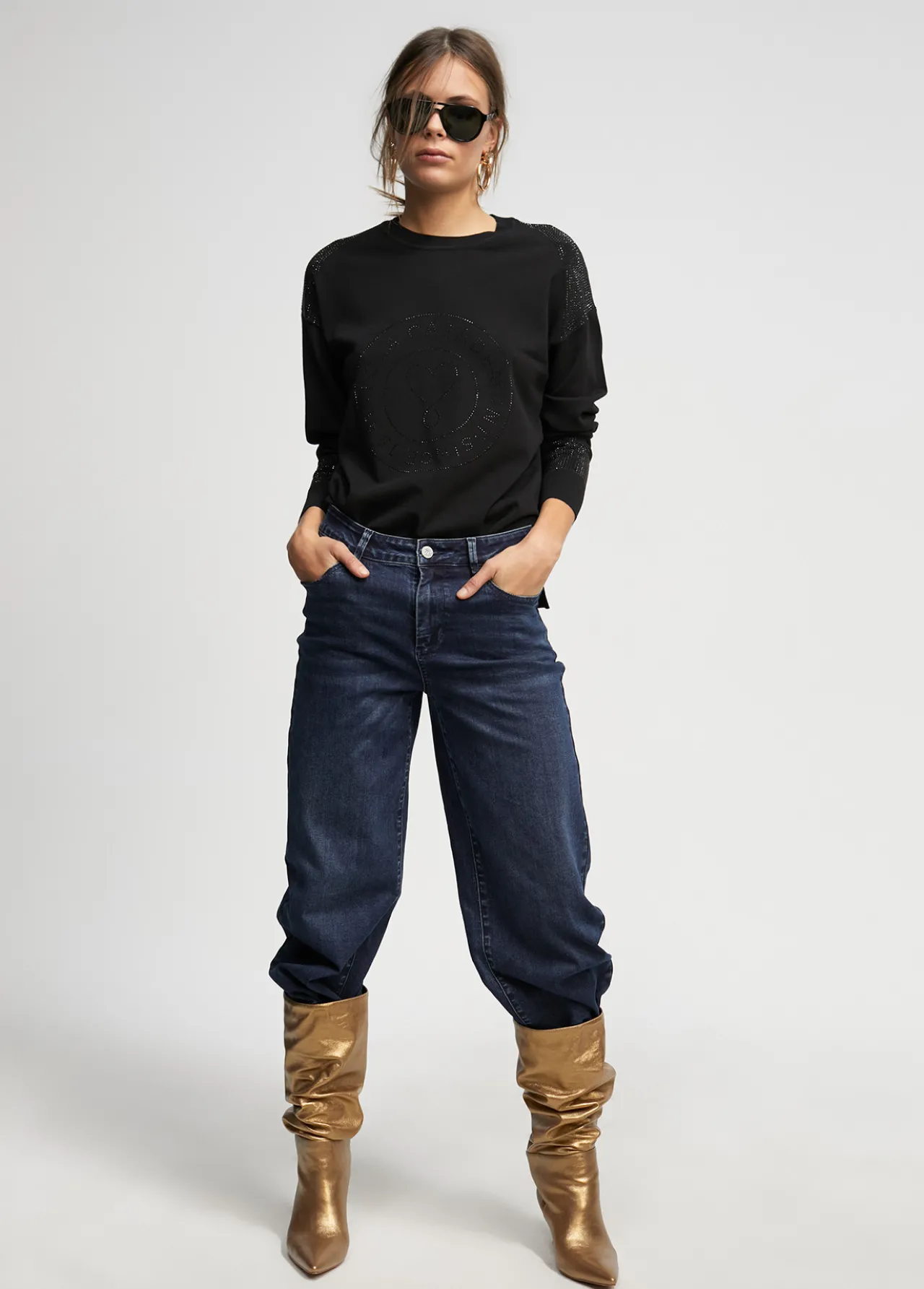 jersey_punto_logo_strass_4-1.webp Lola Casademunt Punto | Sudaderas<Jersey punto logo strass KAKI