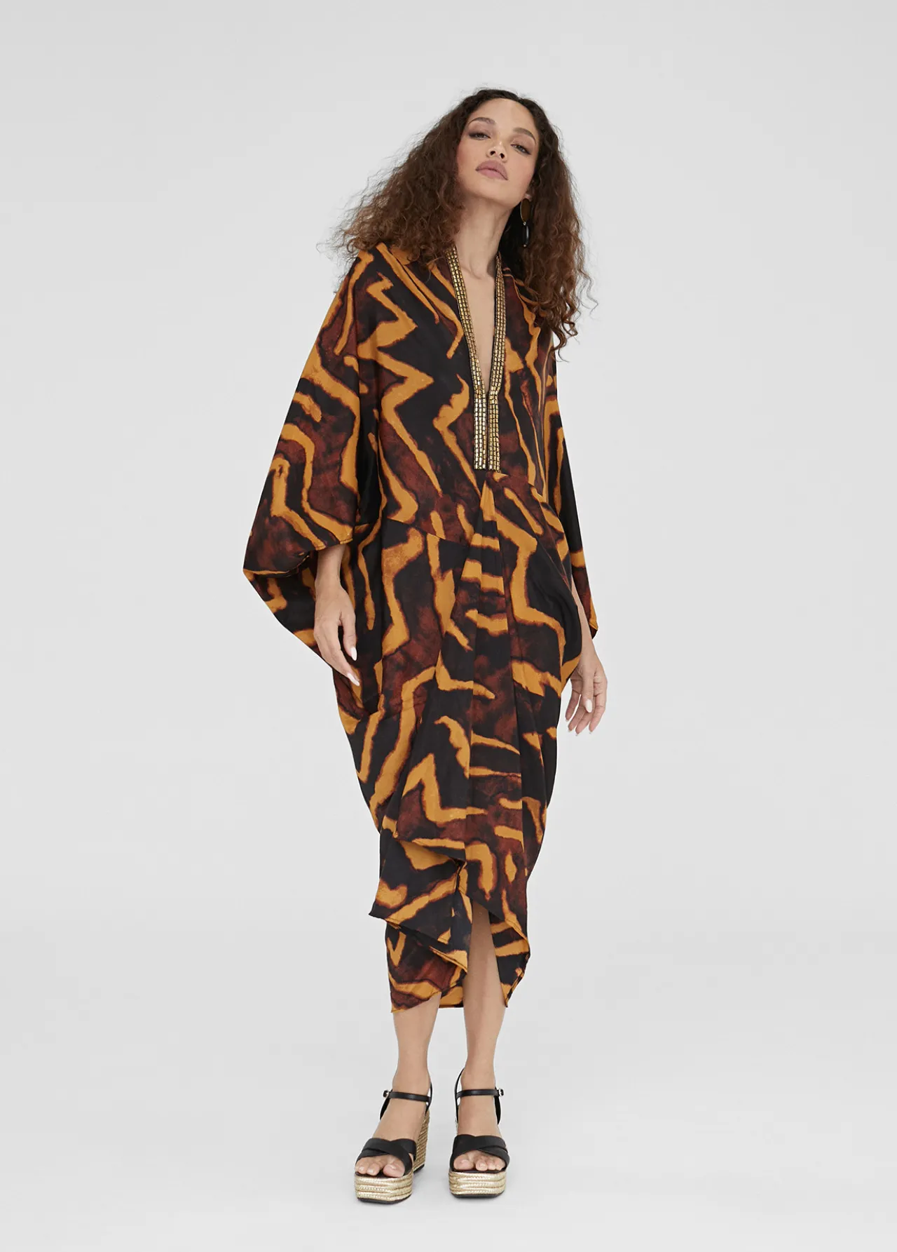 kimono_estampado_en_cebra_0.webp Lola Casademunt Baño<Kimono estampado en cebra NEGRO-MARRON