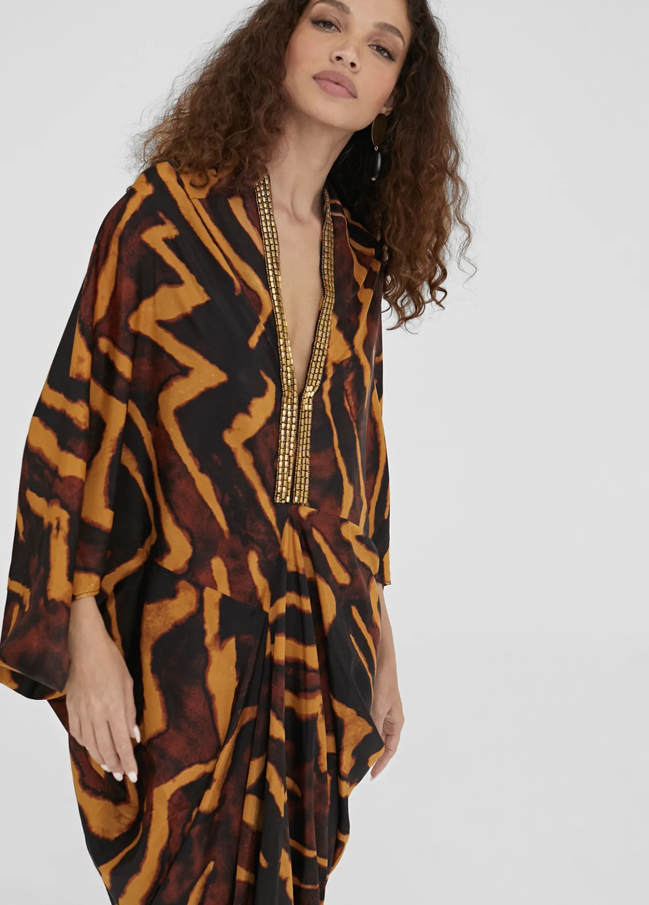 kimono_estampado_en_cebra_4.webp Lola Casademunt Baño<Kimono estampado en cebra NEGRO-MARRON