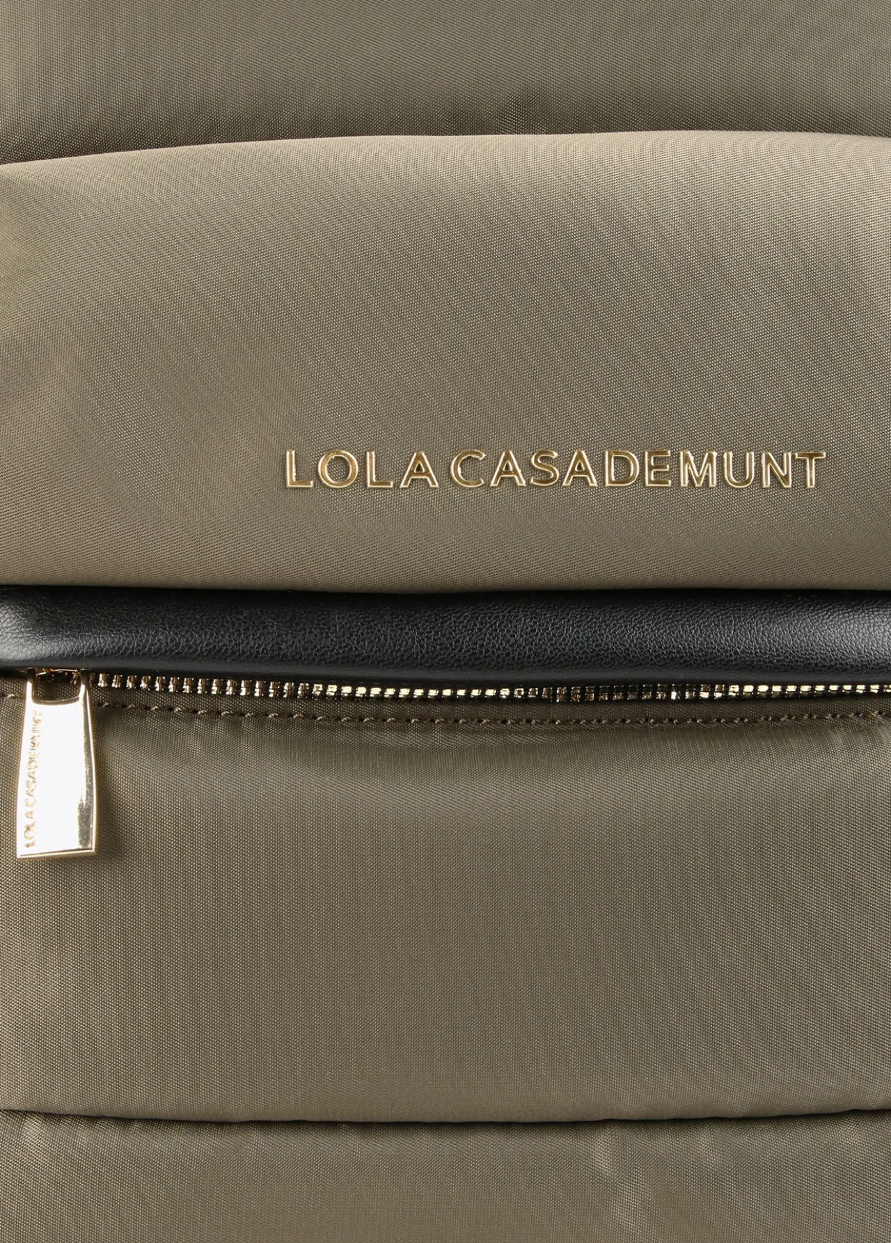 mochila_acolchada_4.webp Lola Casademunt Mochilas Y Riñoneras | Bolsos Grandes<Mochila acolchada VERDE