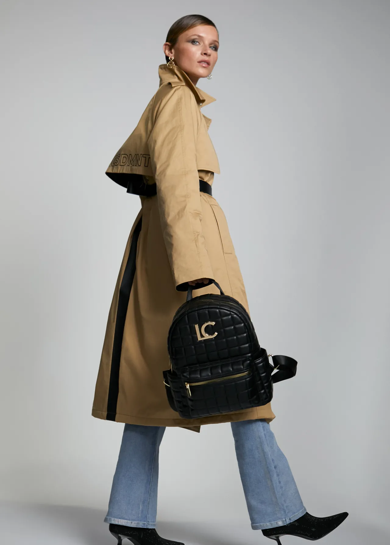 mochila_acolchada_de_cuadros_2.webp Lola Casademunt Bolsos Grandes | Mochilas Y Riñoneras<Mochila acolchada de cuadros NEGRO