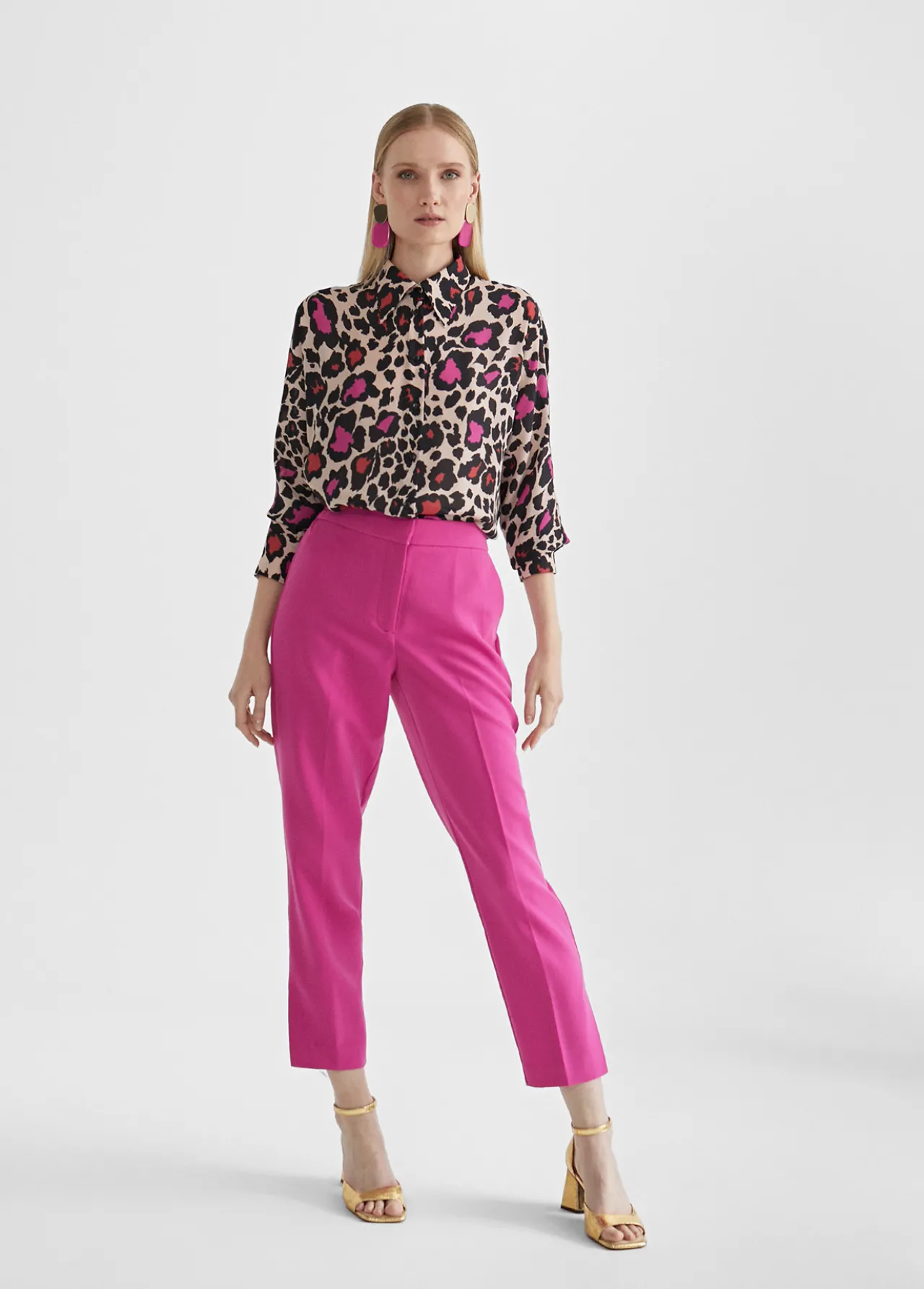 pantaln_aberturas_laterales_1.webp Lola Casademunt Pantalones<Pantalón aberturas laterales FUCSIA