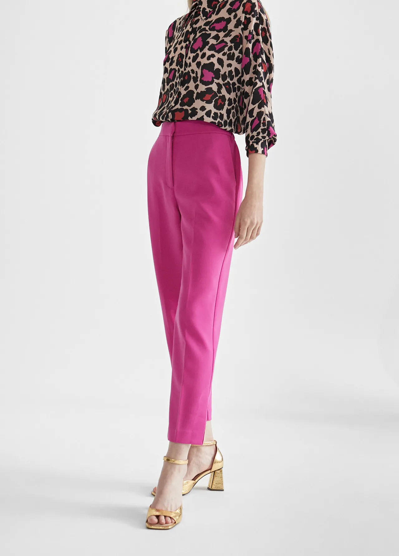pantaln_aberturas_laterales_2.webp Lola Casademunt Pantalones<Pantalón aberturas laterales FUCSIA