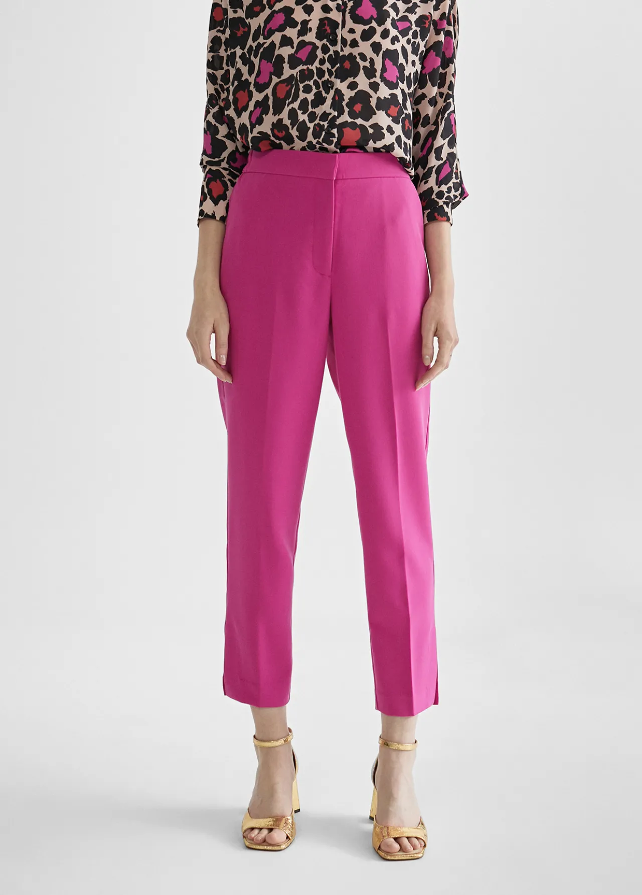 pantaln_aberturas_laterales_4.webp Lola Casademunt Pantalones<Pantalón aberturas laterales FUCSIA