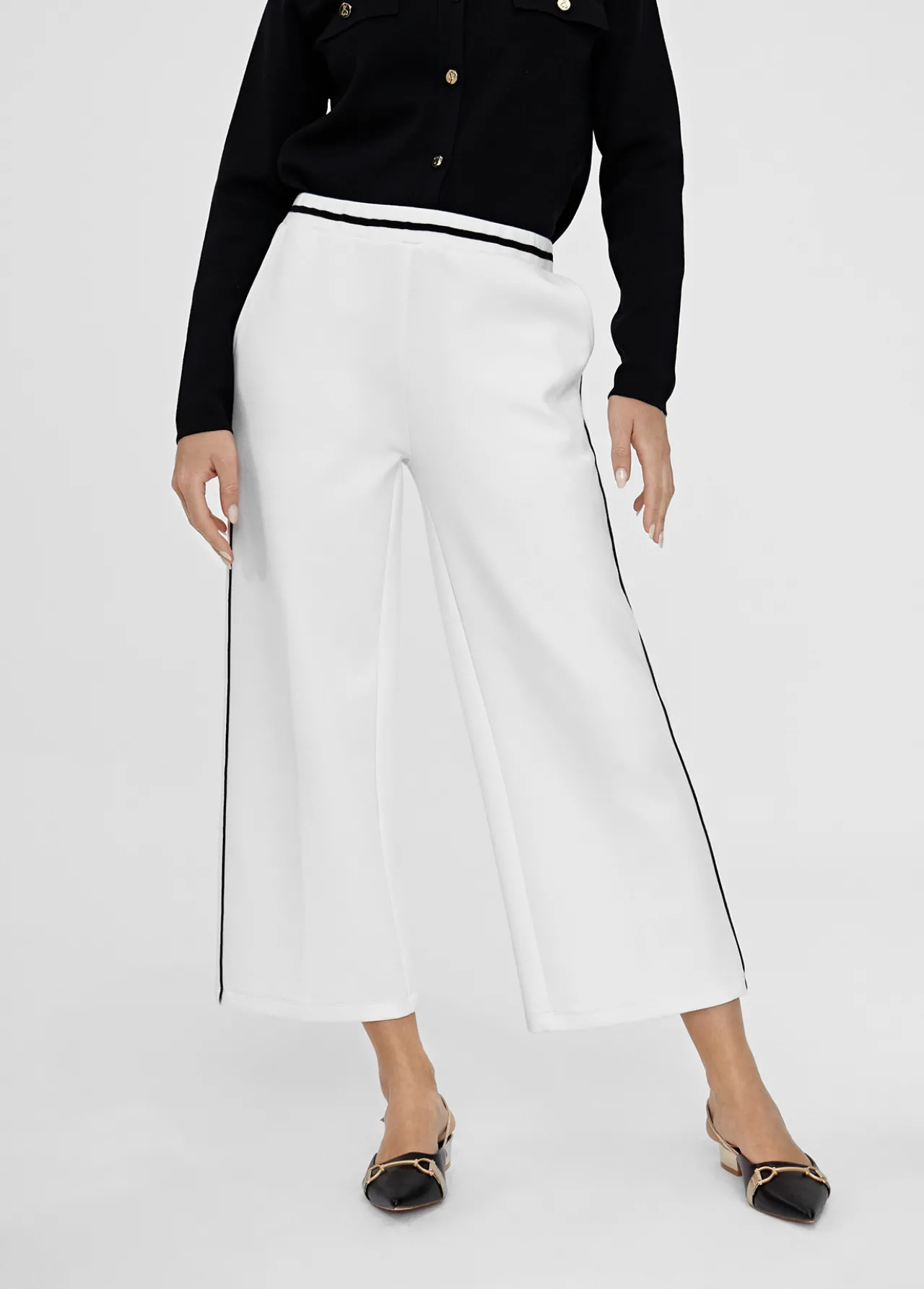 pantaln_blanco_con_vivo_3.webp Lola Casademunt Pantalones<Pantalón blanco con vivo CRUDO