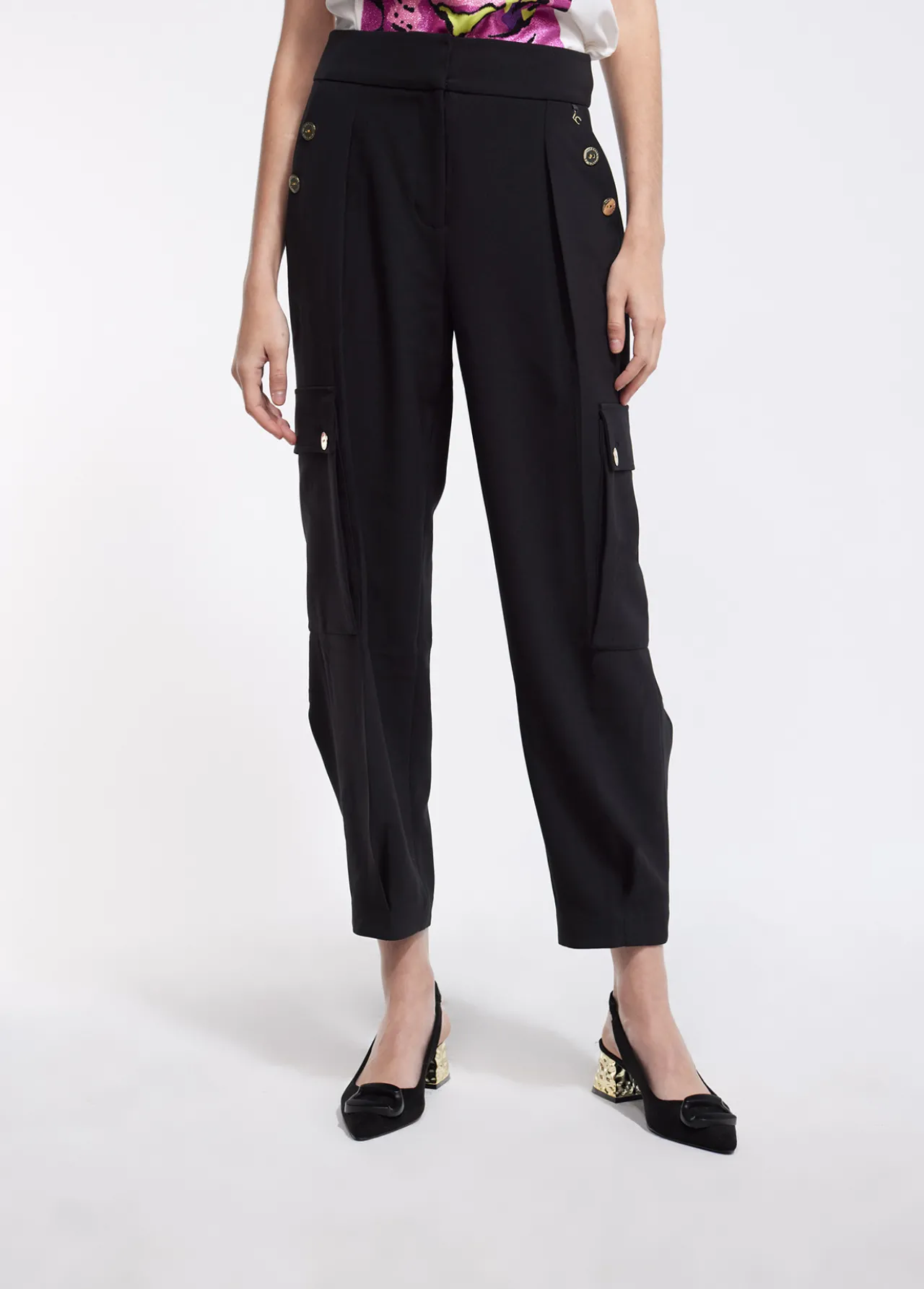 pantaln_cargo_bombacho_3.webp Lola Casademunt Pantalones<Pantalón cargo bombacho NEGRO