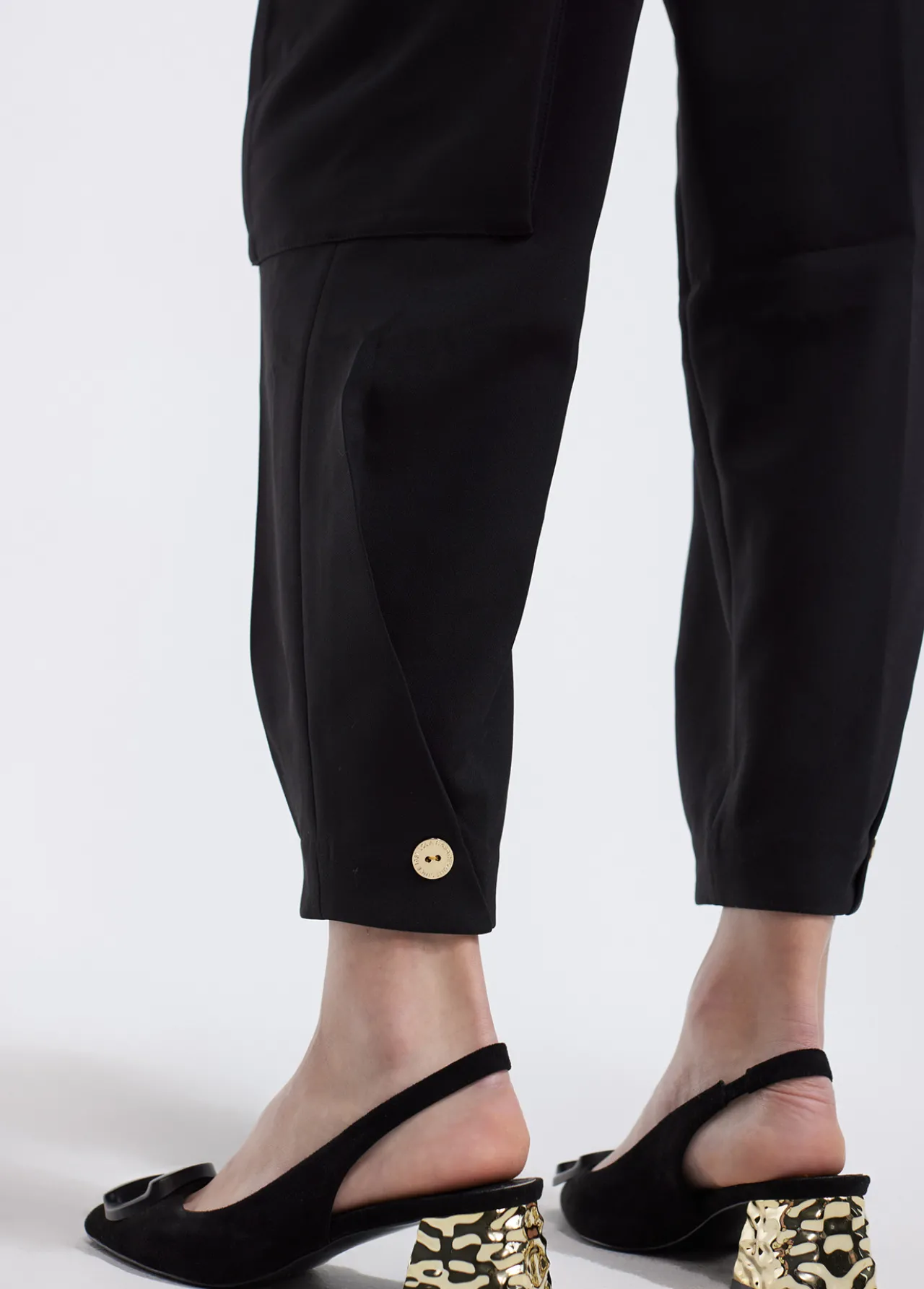 pantaln_cargo_bombacho_4.webp Lola Casademunt Pantalones<Pantalón cargo bombacho NEGRO