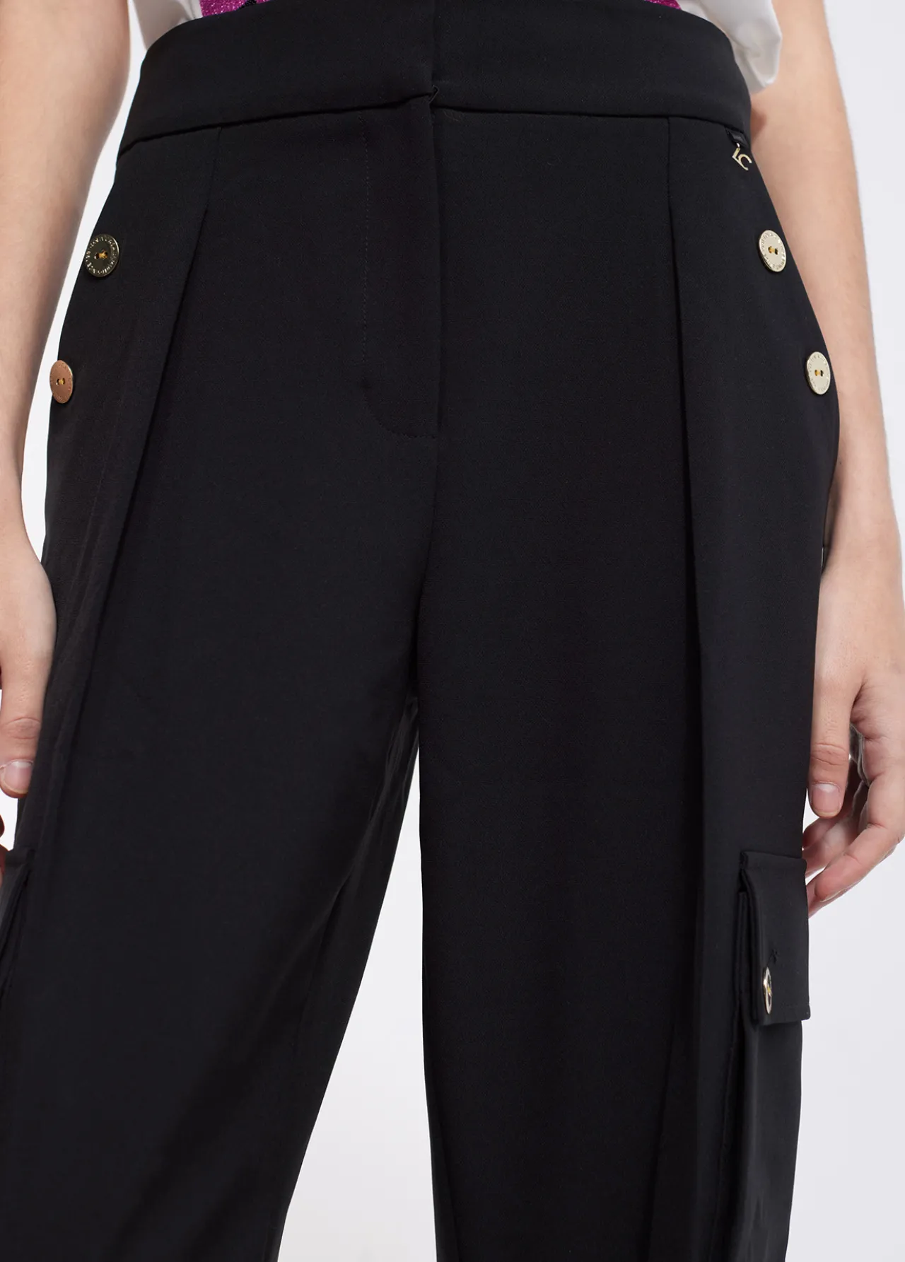 pantaln_cargo_bombacho_5.webp Lola Casademunt Pantalones<Pantalón cargo bombacho NEGRO