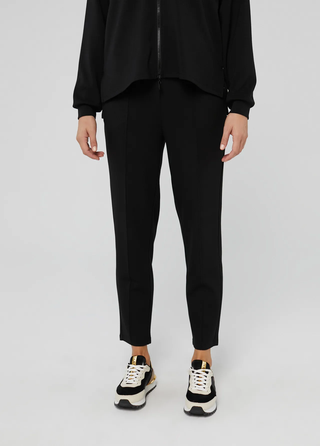 pantaln_chndal_jogger_5.webp Lola Casademunt Pantalones<Pantalón chándal jogger NEGRO