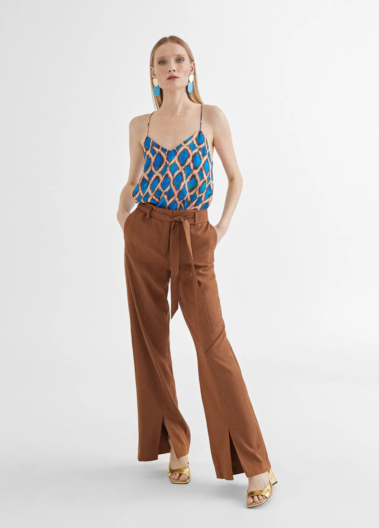 pantaln_cinturn_y_aberturas_0.webp Lola Casademunt Pantalones<Pantalón cinturón y aberturas MARRON