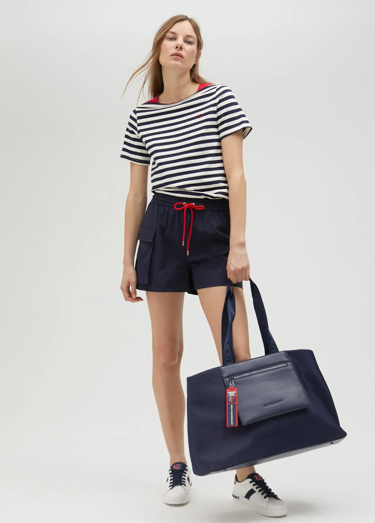 pantaln_corto_tcnico_de_edicin_limitada__lola_casademunt_0.webp Lola Casademunt Pantalones<Pantalón corto técnico de edición limitada - Lola Casademunt NAVY